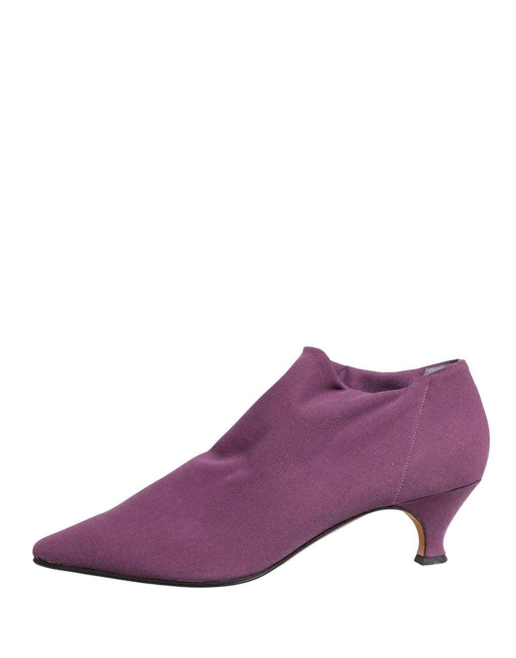 Boots à talons Dolce & Gabbana en daim violet, chaussures à cheville élégantes et sophistiquées pour femmes.