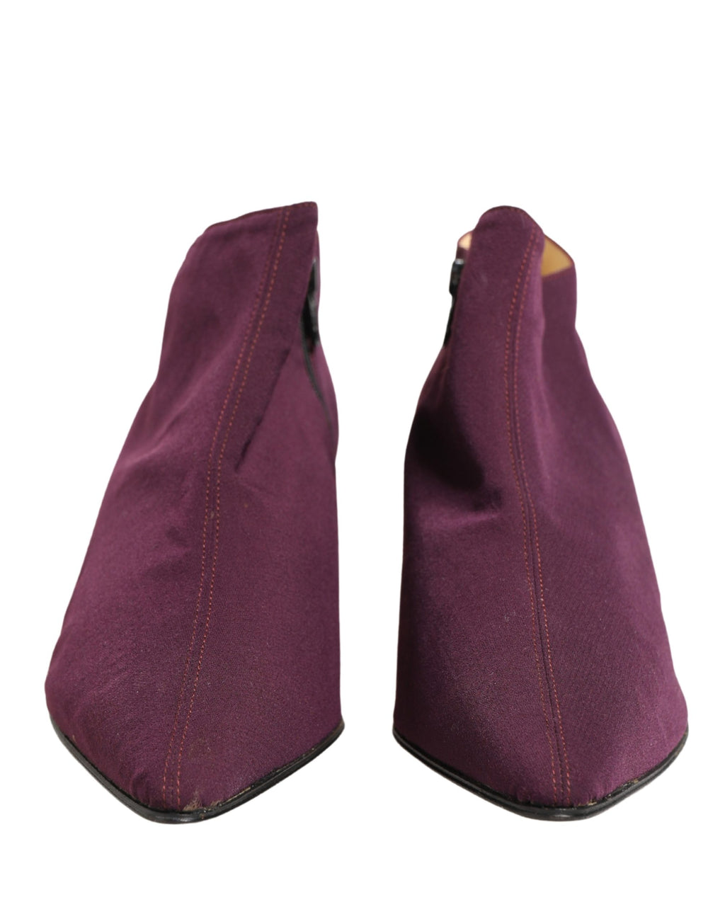Bottines en daim violet Dolce & Gabbana pour femme, élégantes et modernes avec talon moyen et finition soignée.