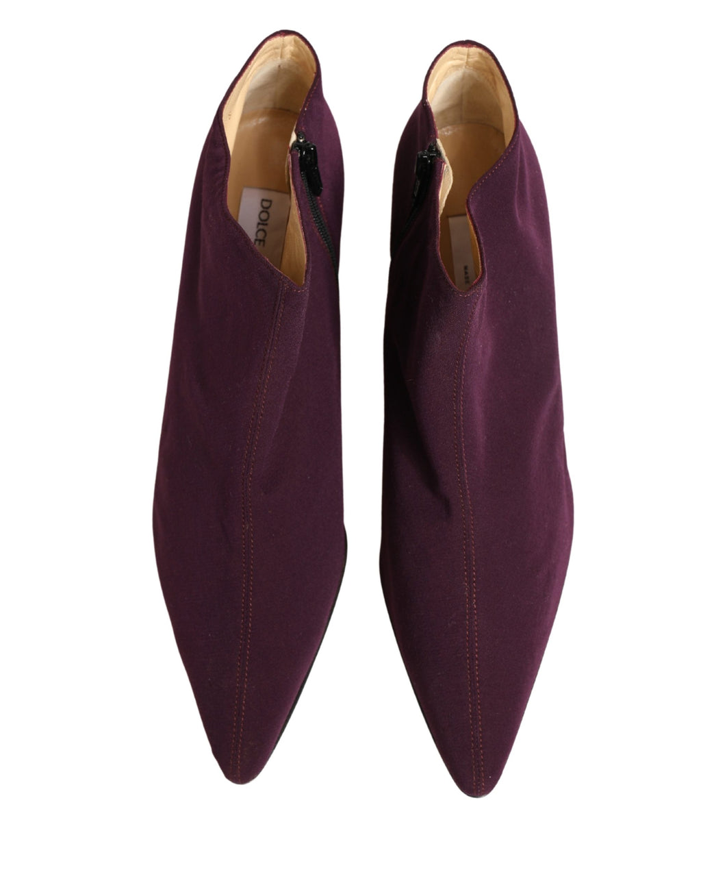 Chaussures Dolce & Gabbana en daim violet, bottines à la cheville avec semelle en cuir, style élégant et sophistiqué.