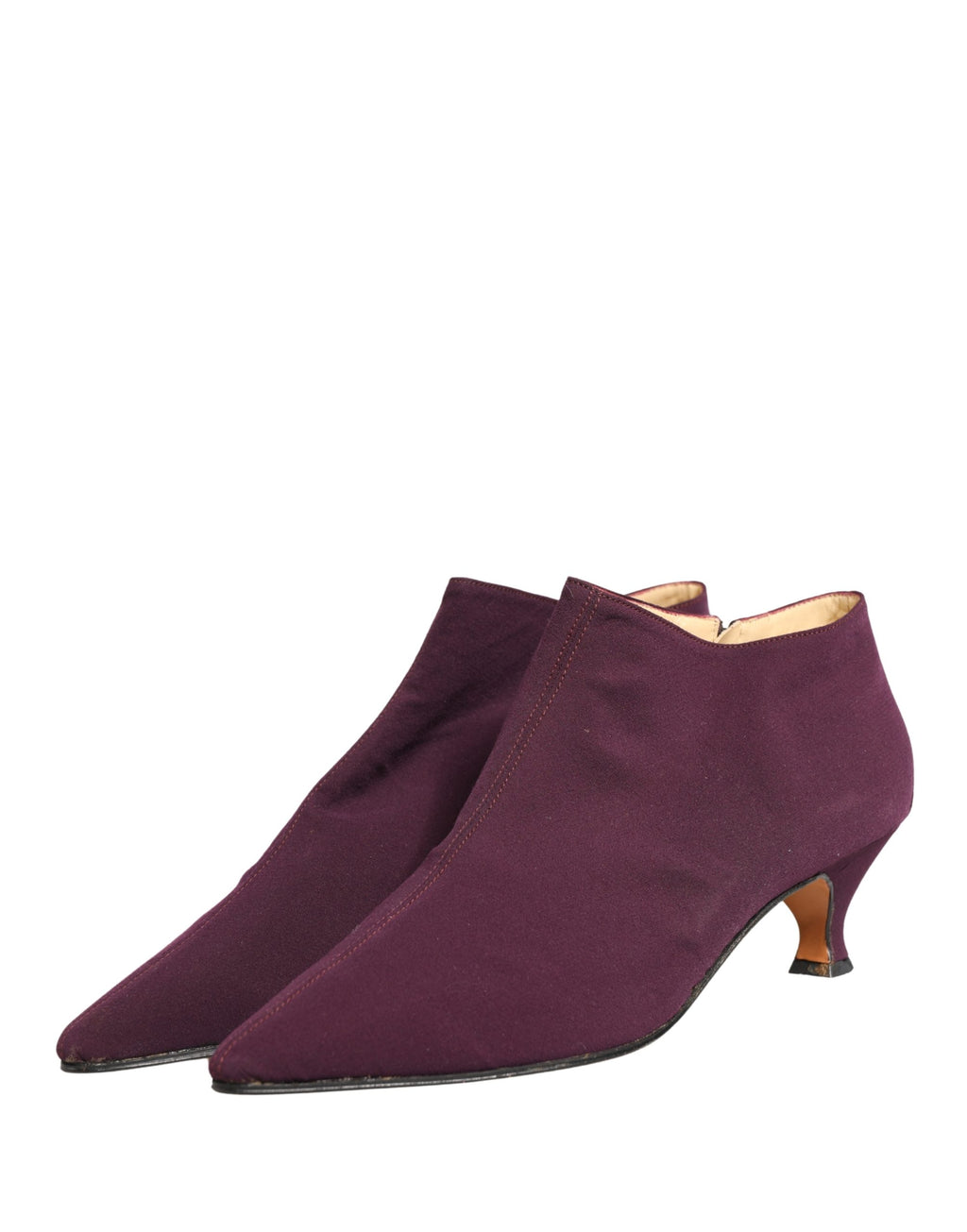 Bottes ankle en daim violet de Dolce & Gabbana, chaussures élégantes avec semelle en cuir et design sophistiqué.