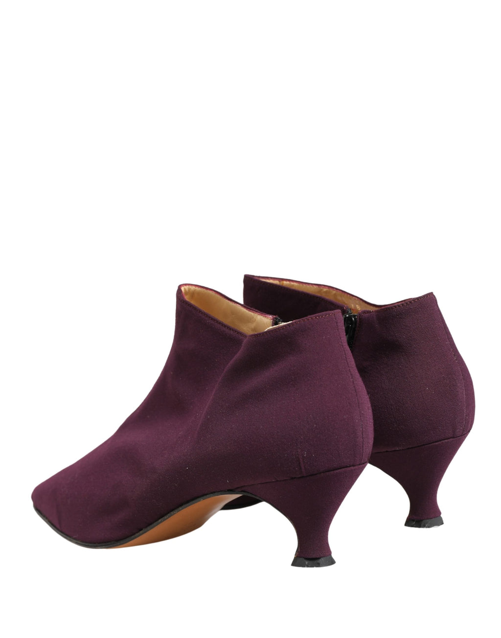 Chaussures Dolce & Gabbana bottines en daim violet pour la cheville, avec talons et finition élégante.