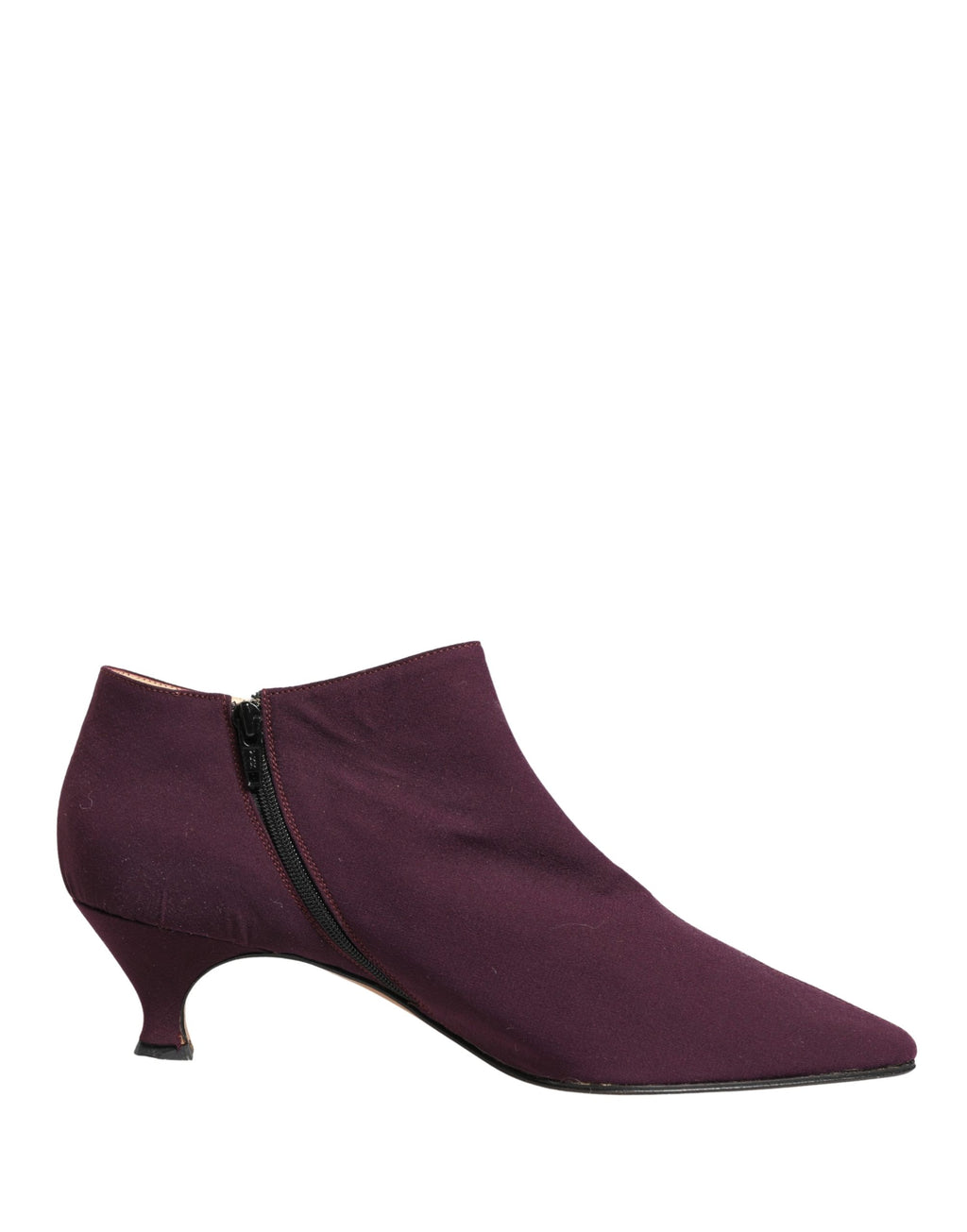 Bottines à talons en daim violet de Dolce & Gabbana, chaussures élégantes pour femme, vue de côté.