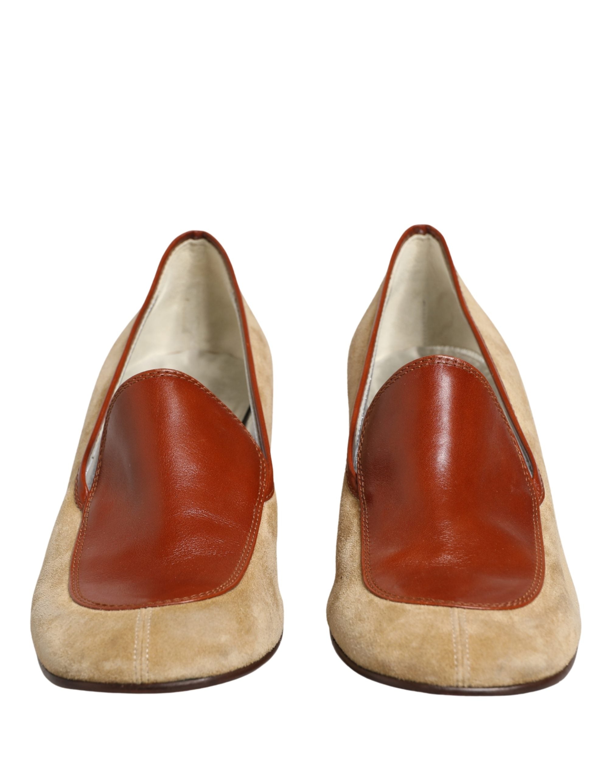Chaussures Dolce & Gabbana mocassins en cuir beige avec talon bloc en daim, vue de face.