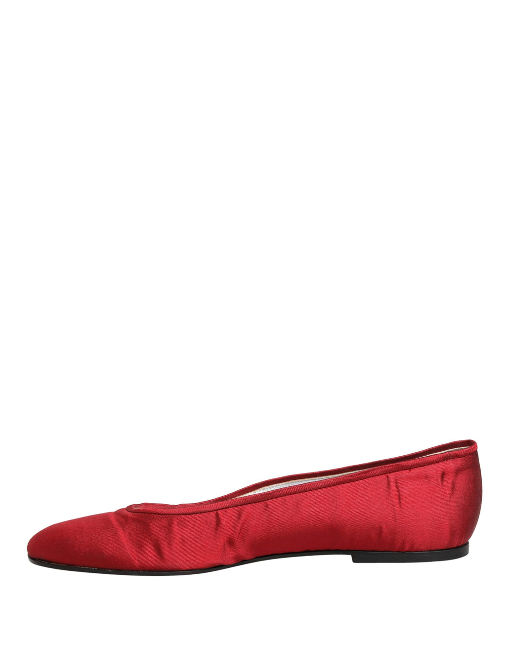 Chaussures ballerines Dolce & Gabbana en satin rouge, slip-on élégantes, vue de face avec détails du tissu brillant.