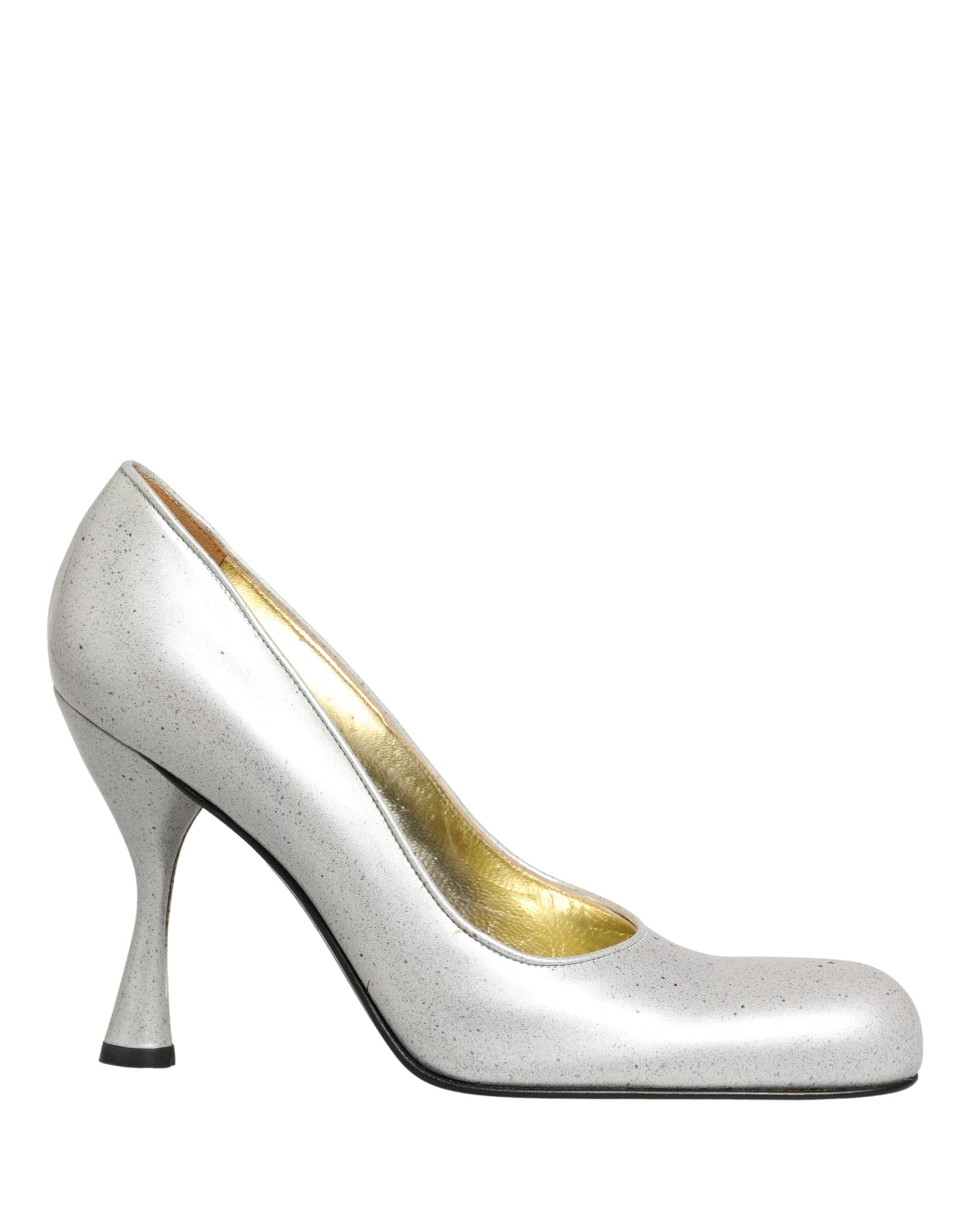 Escarpins en cuir blanc pour femmes de Dolce & Gabbana, chaussures à talons hauts élégantes et sophistiquées.