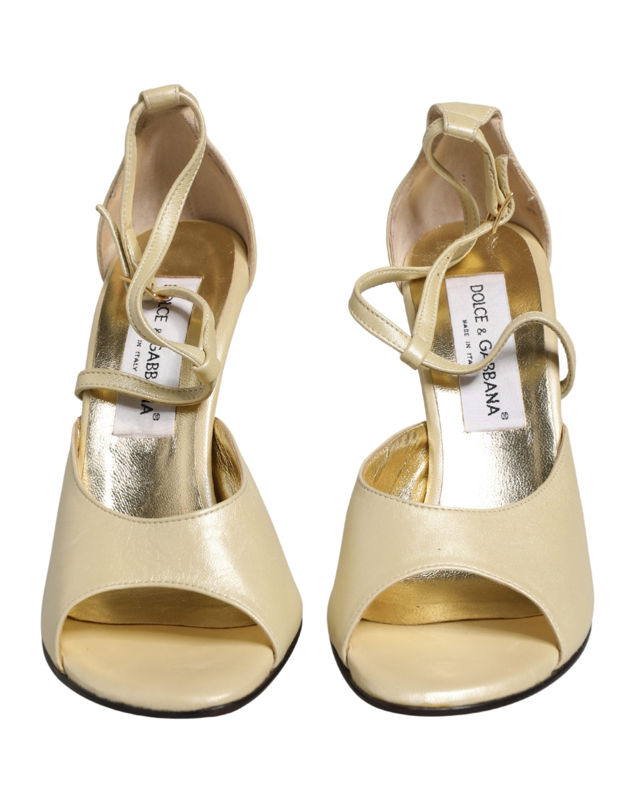 Chaussures sandales à talons stilettos en cuir beige de Dolce & Gabbana, élégantes et sophistiquées, vues de côté.