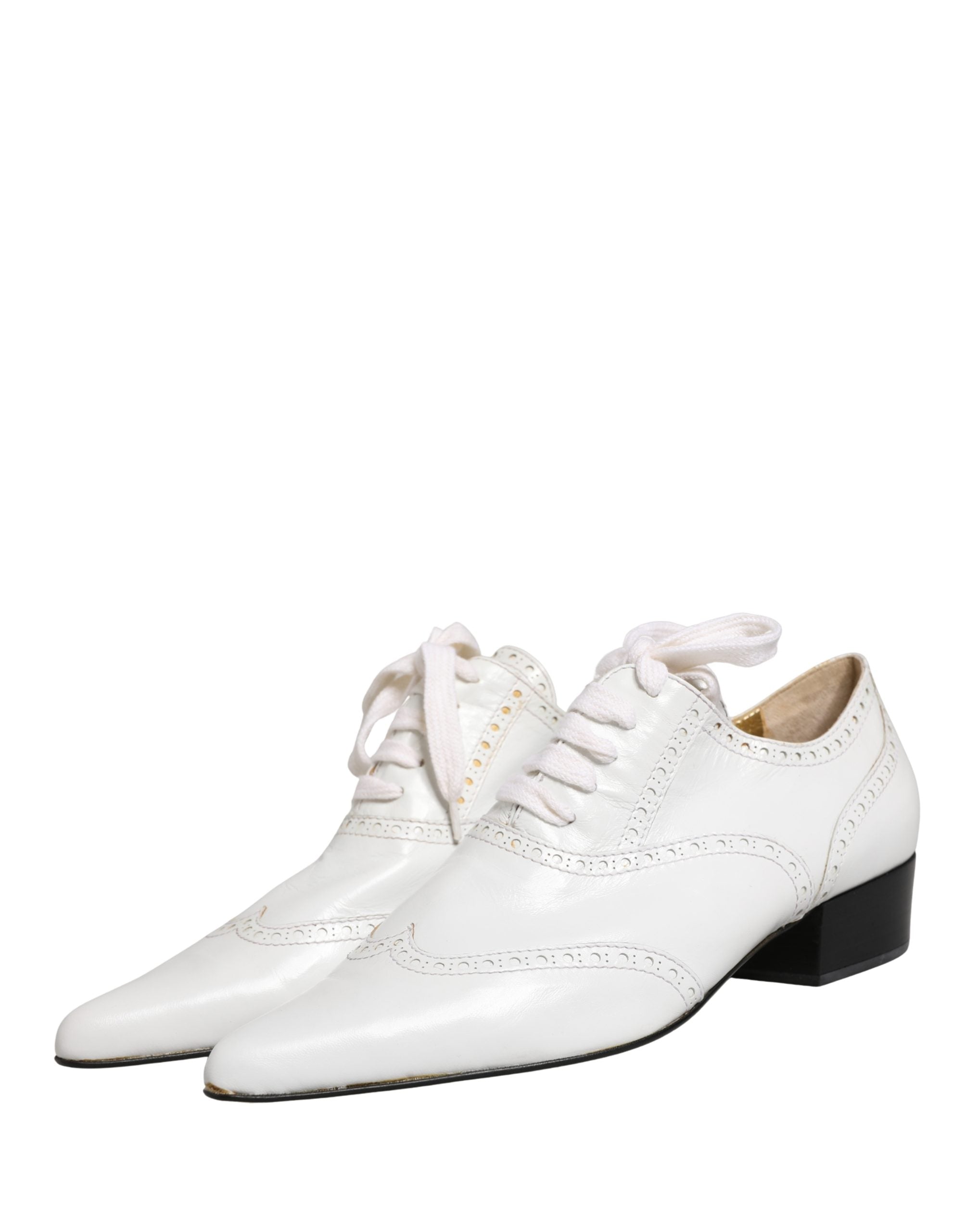 Chaussures oxford en cuir blanc Dolce & Gabbana avec lacets et détails brogue pour homme.
