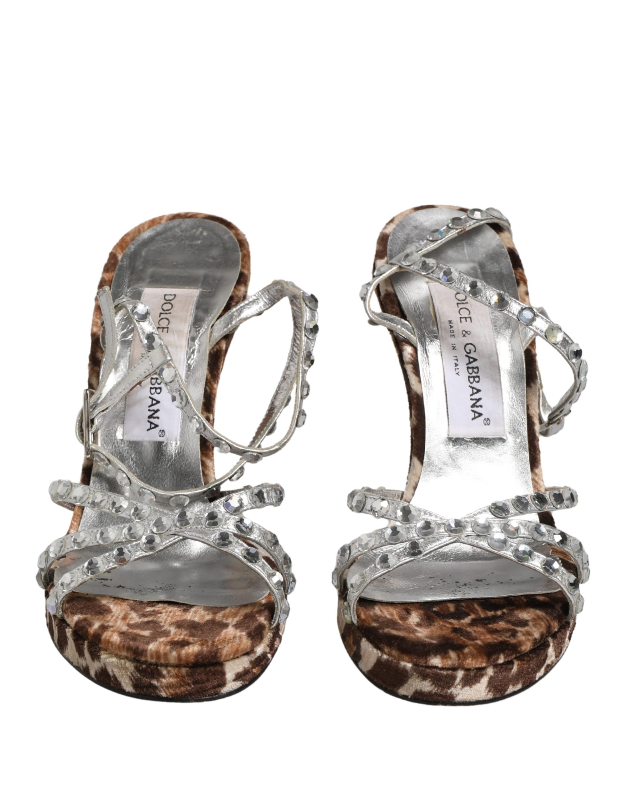 Sandales stilettos Dolce & Gabbana en cuir brun avec motif léopard et détails en strass, élégantes chaussures à talon.