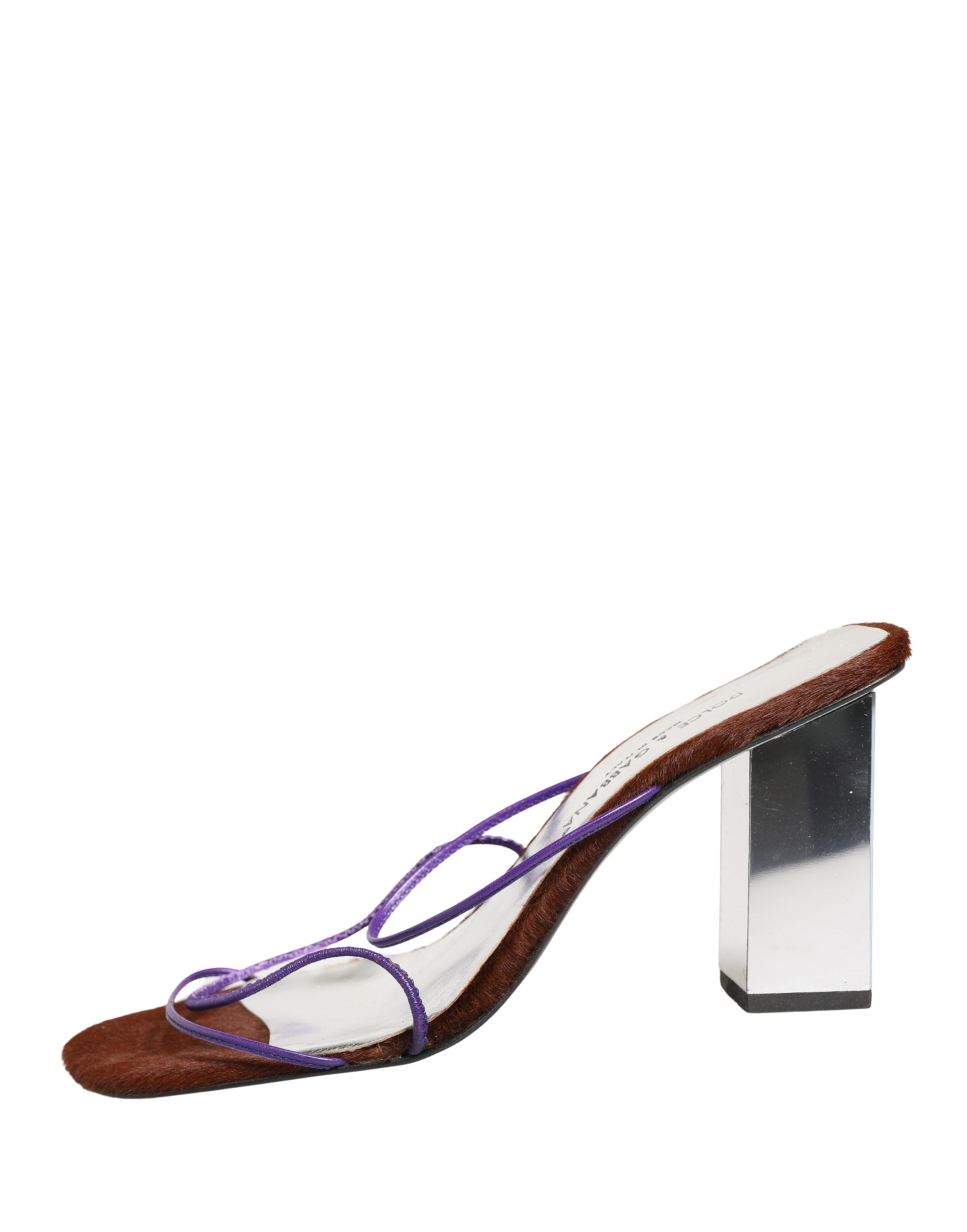 Sandales à talons carrés en argent de Dolce & Gabbana, chaussures à enfiler élégantes avec semelle en bloc métallique.