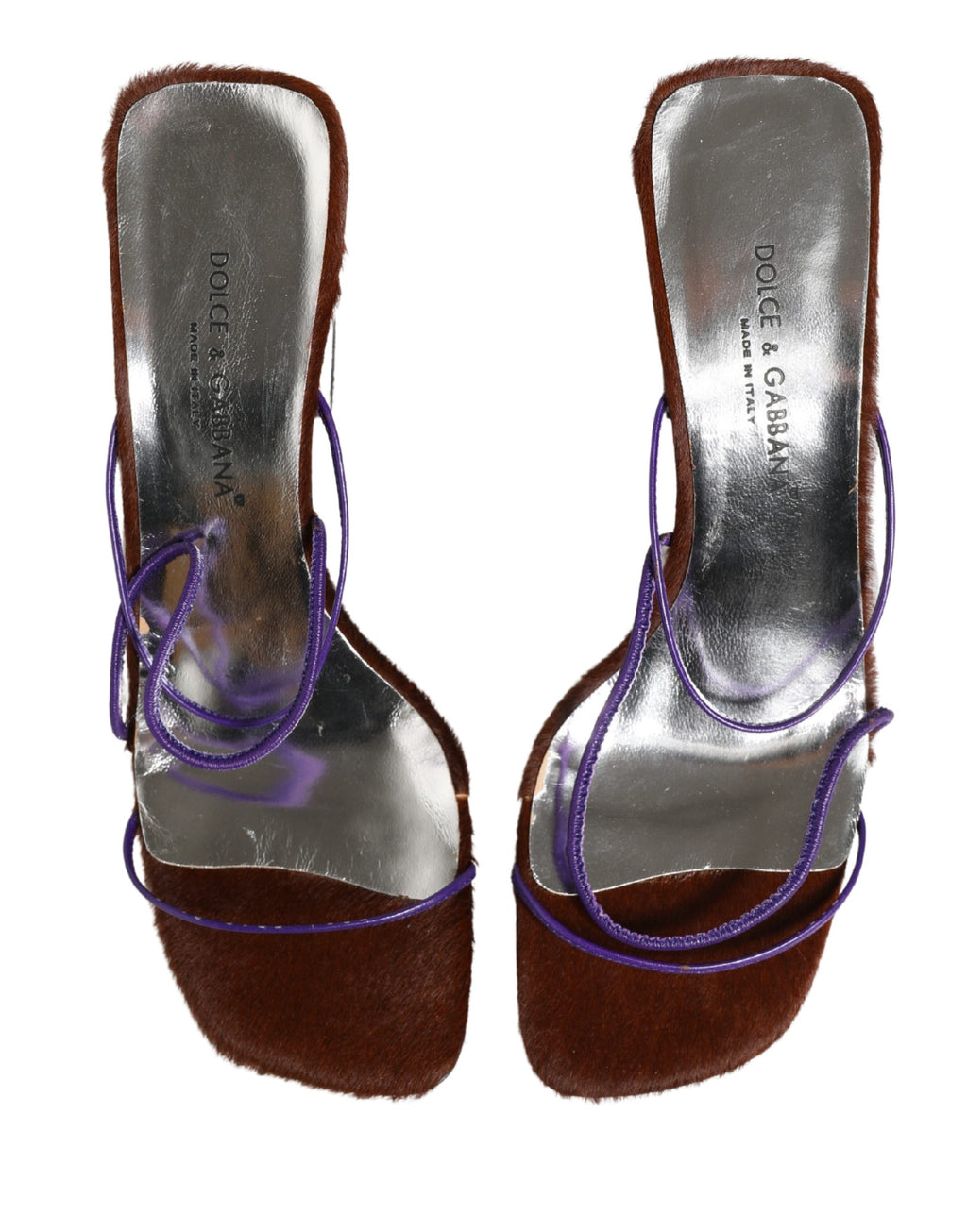 Sandales à talons carrés en argent Dolce & Gabbana, chaussures à enfiler avec semelle élégante et design sophistiqué.