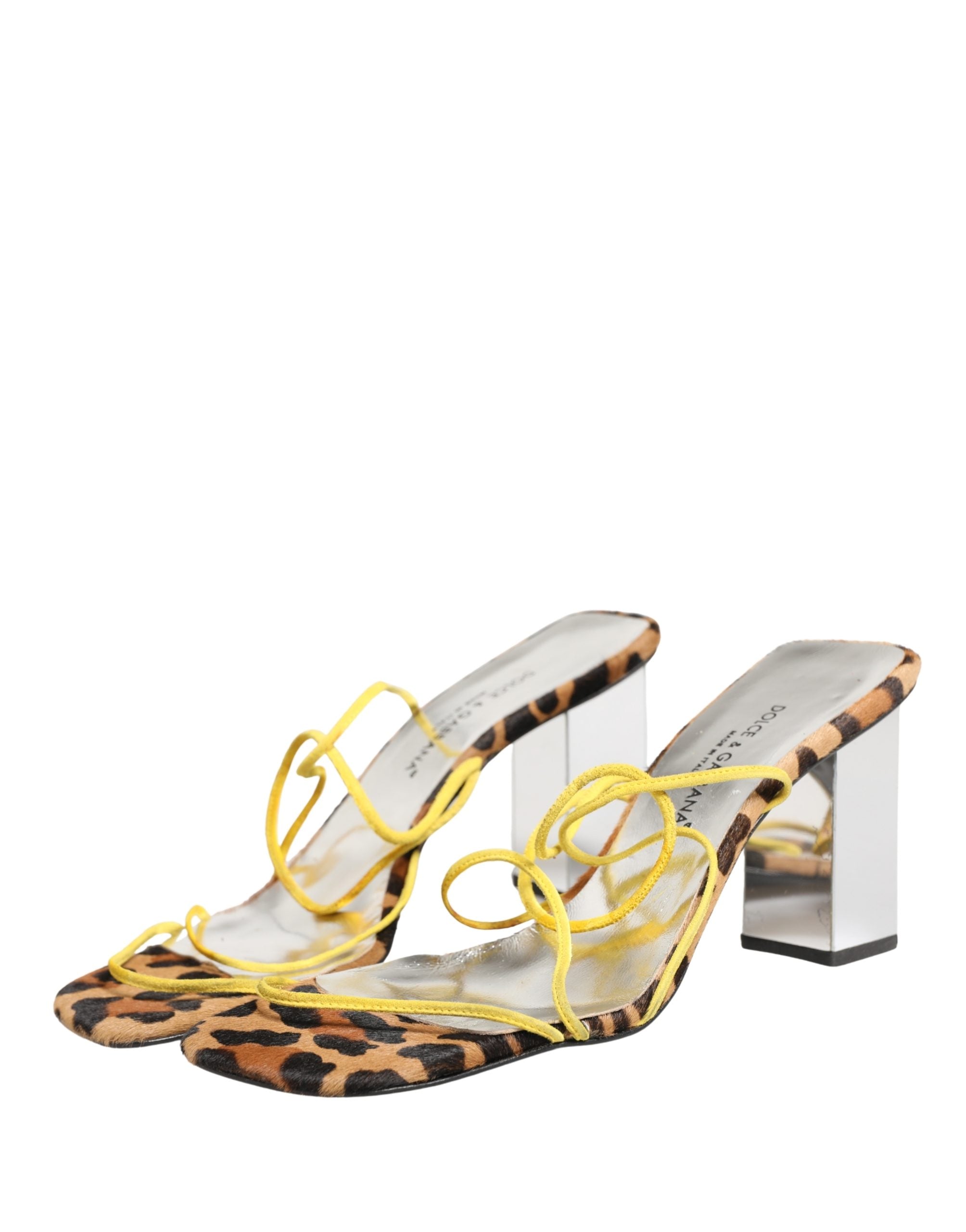 Sandales à talons en cuir multicolore Dolce & Gabbana avec semelle bloc, vue en gros plan.