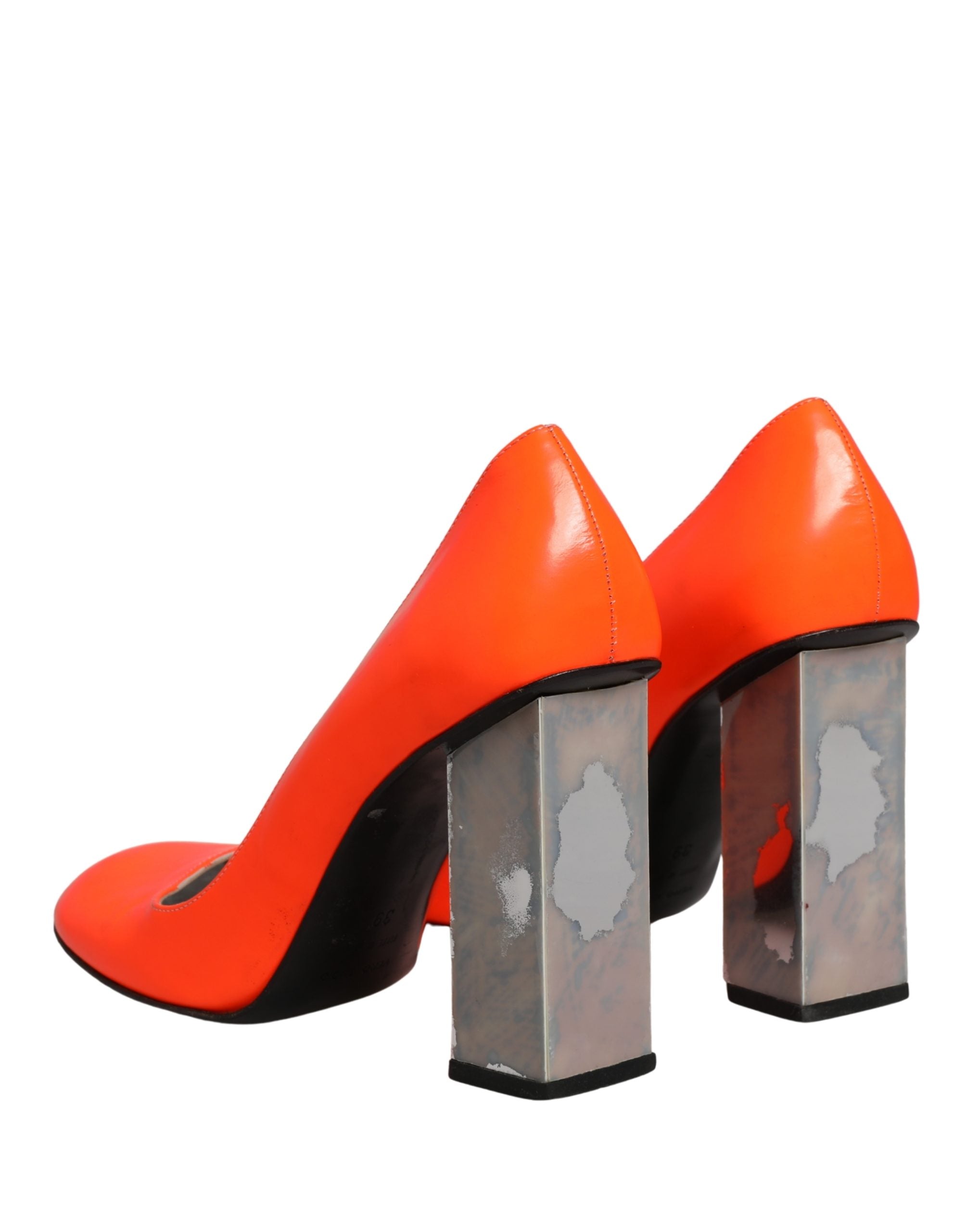 Chaussures à talons Dolce & Gabbana en cuir verni orange, escarpins élégants pour femmes.