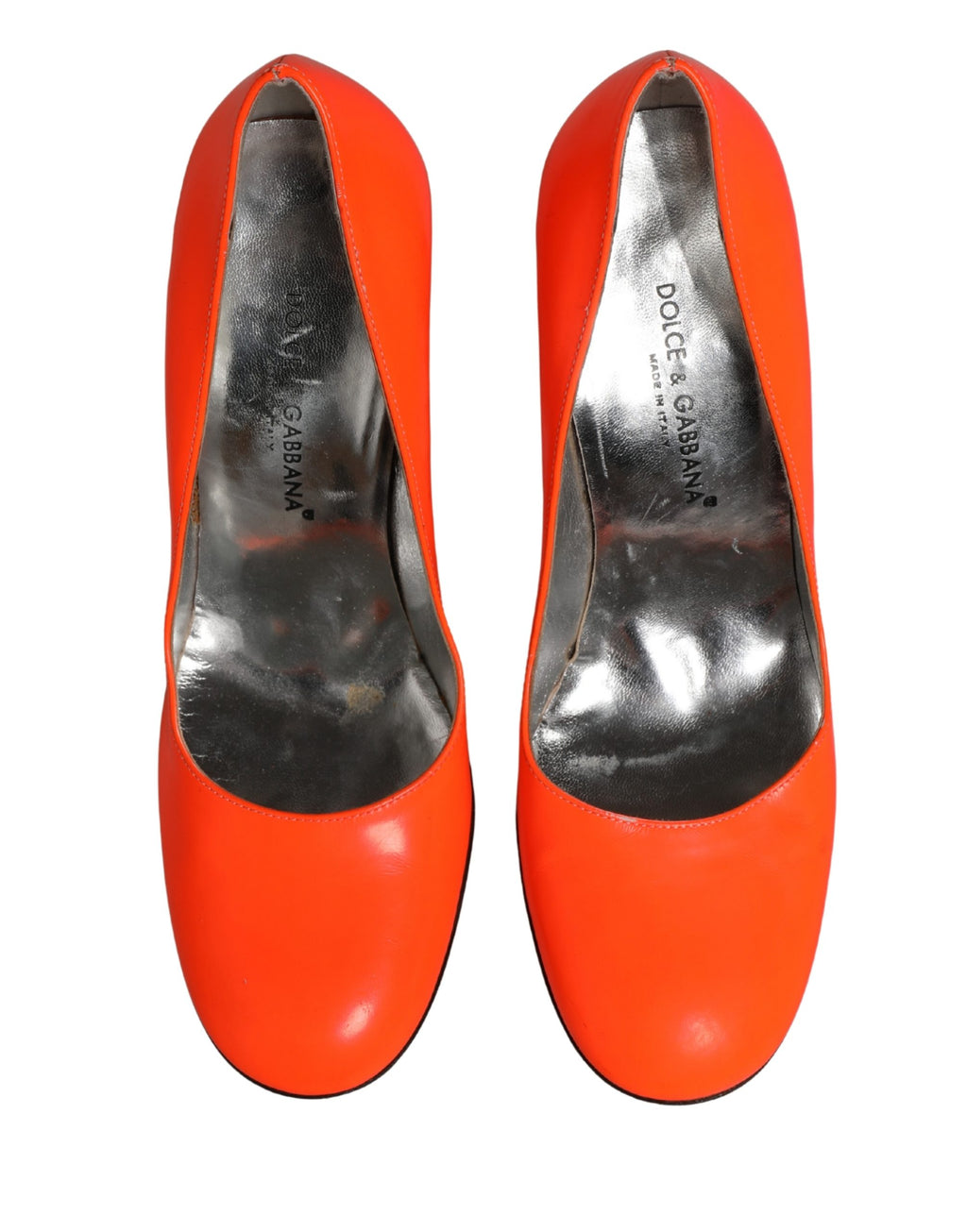 Escarpins en cuir verni orange de Dolce & Gabbana, talons hauts élégants pour femmes.