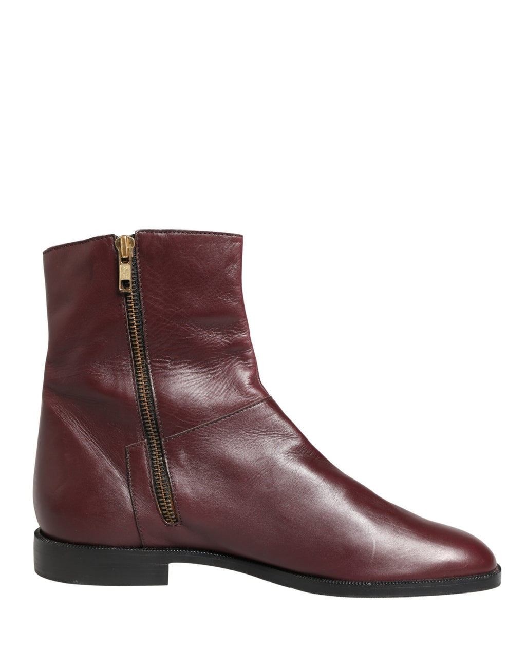 Chaussures Dolce & Gabbana, bottines en cuir bordeaux, style biker avec talon plat et boucle, pour femmes.