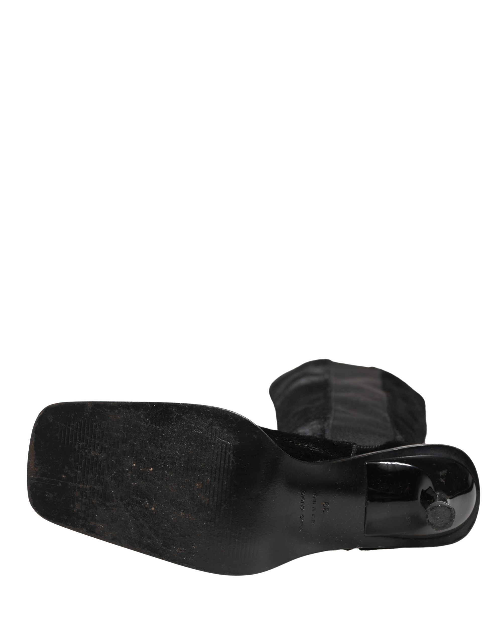 Bottes hautes en cuir suédé noir de Dolce & Gabbana, chaussures élégantes et sophistiquées pour femmes.