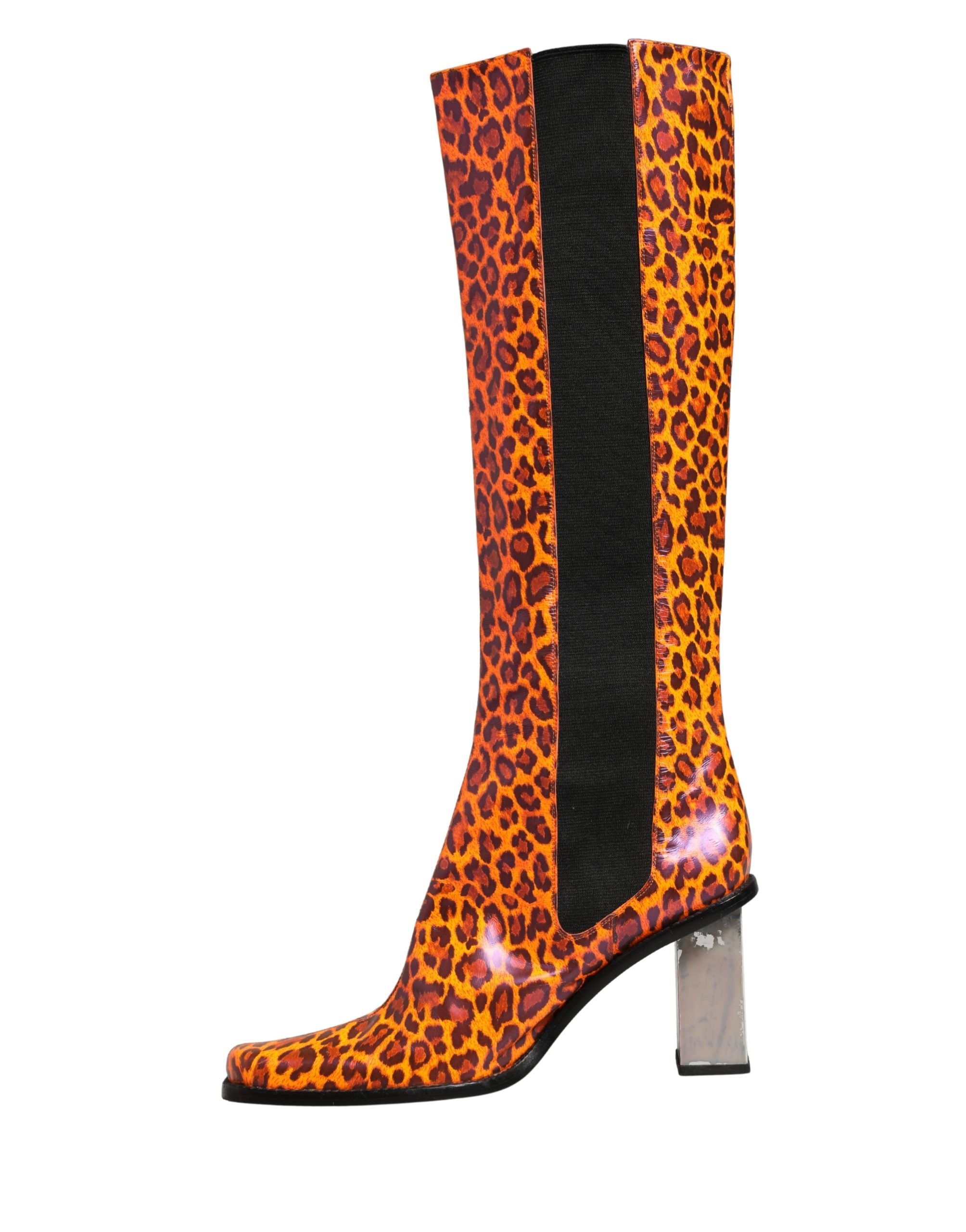Bottes en cuir marron à motif léopard de Dolce & Gabbana, hautes jusqu'aux genoux, élégantes et tendance.