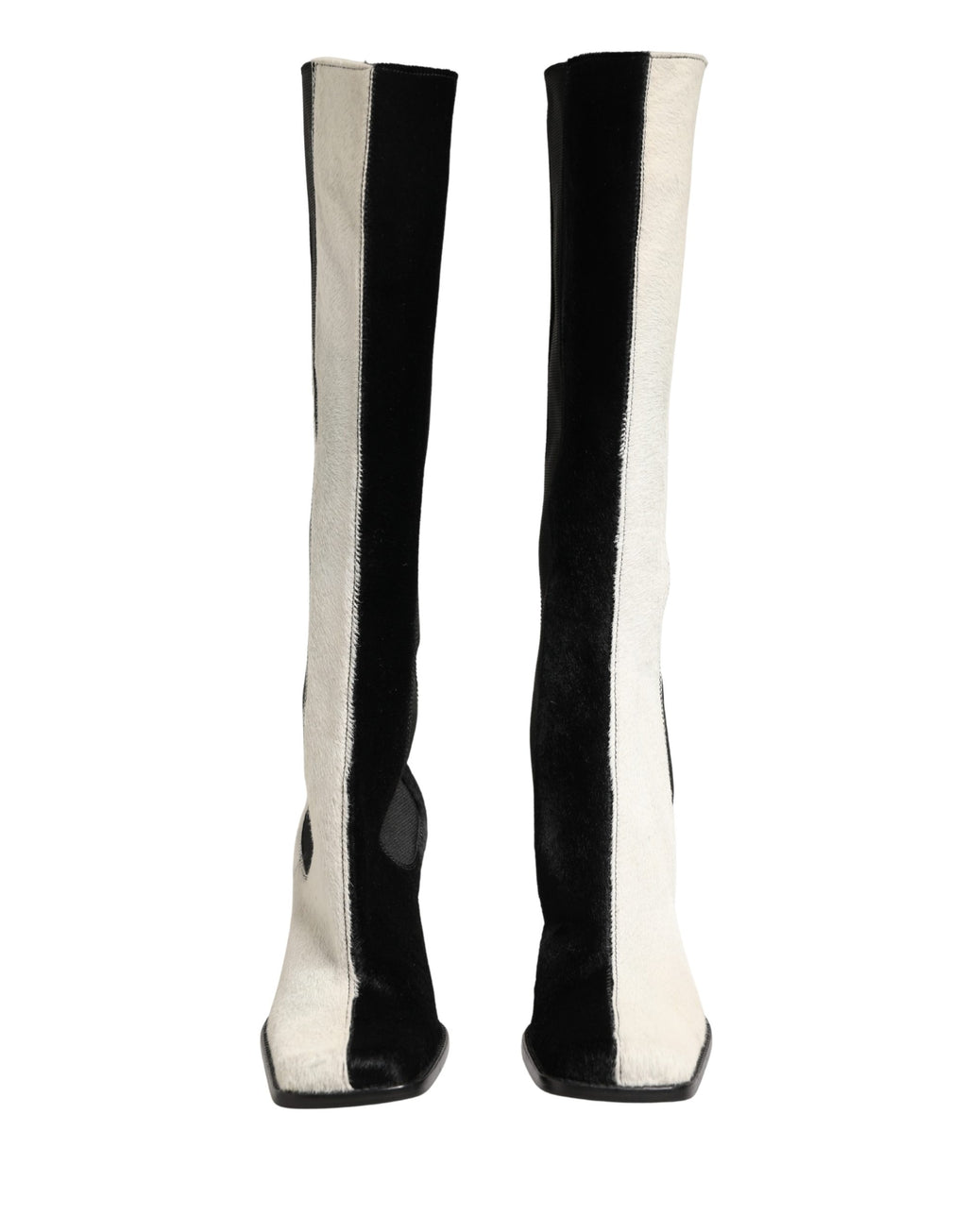 Bottes hautes en cuir blanc et noir de Dolce & Gabbana, chaussures élégantes pour femmes, visibles en détail dans l'image.