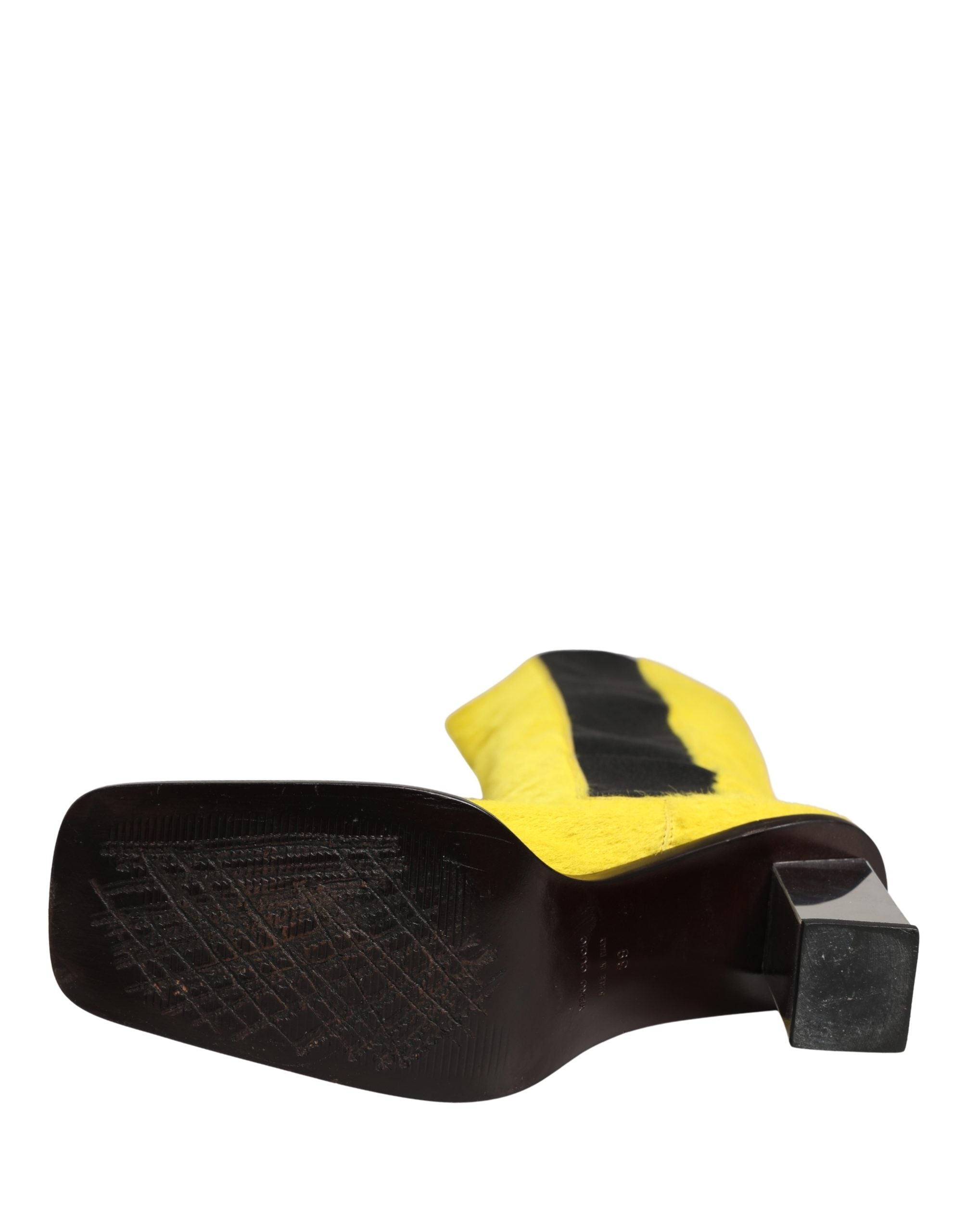 Bottes hautes en cuir jaune et noir de Dolce & Gabbana, chaussures élégantes pour femmes, vue de côté.