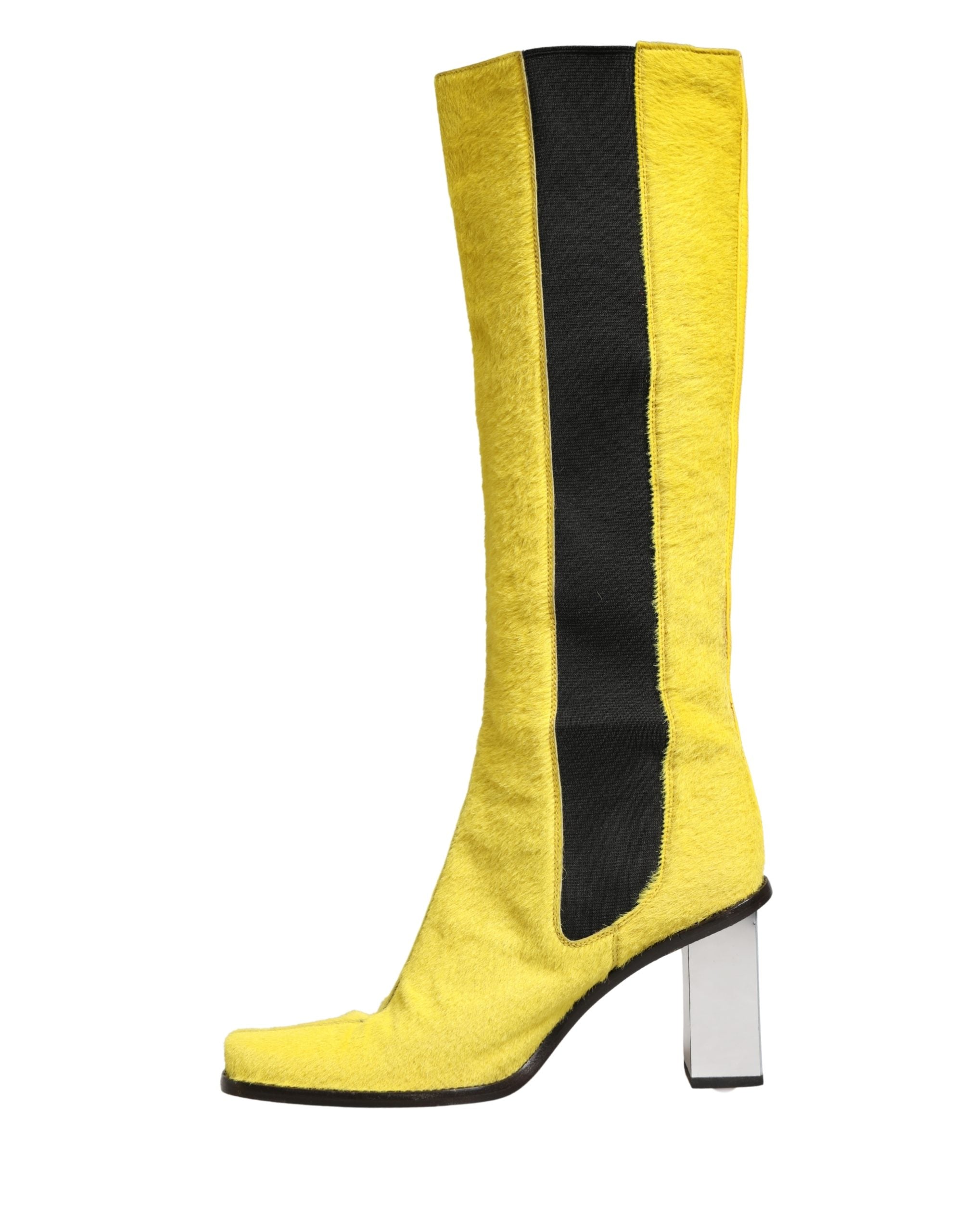 Bottes en cuir jaunes et noires Dolce & Gabbana, hautes jusqu'au genou, avec détails élégants et finition lisse.