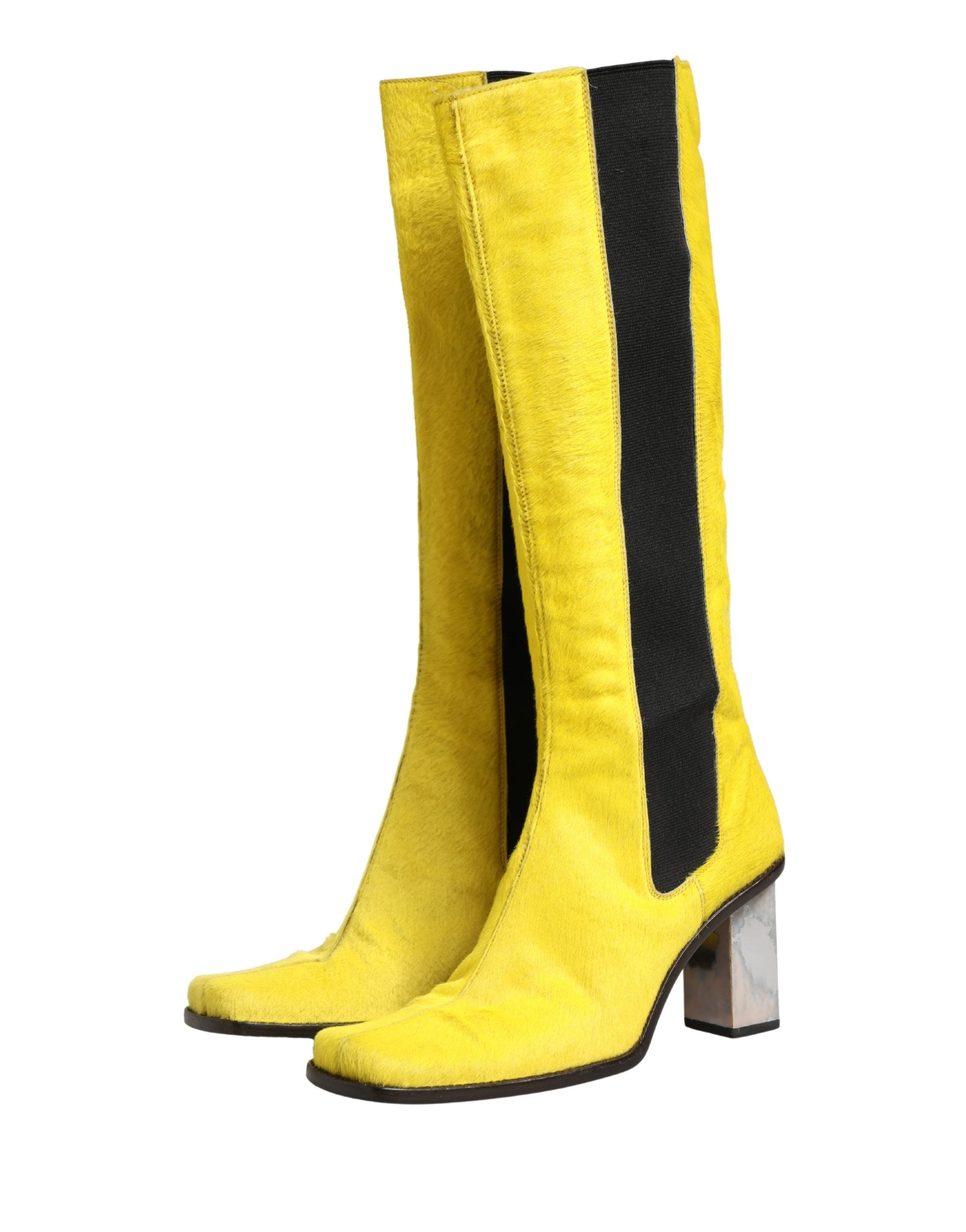 Bottes en cuir noir et jaune Dolce & Gabbana, hautes jusqu'au genou, style élégant et sophistiqué.