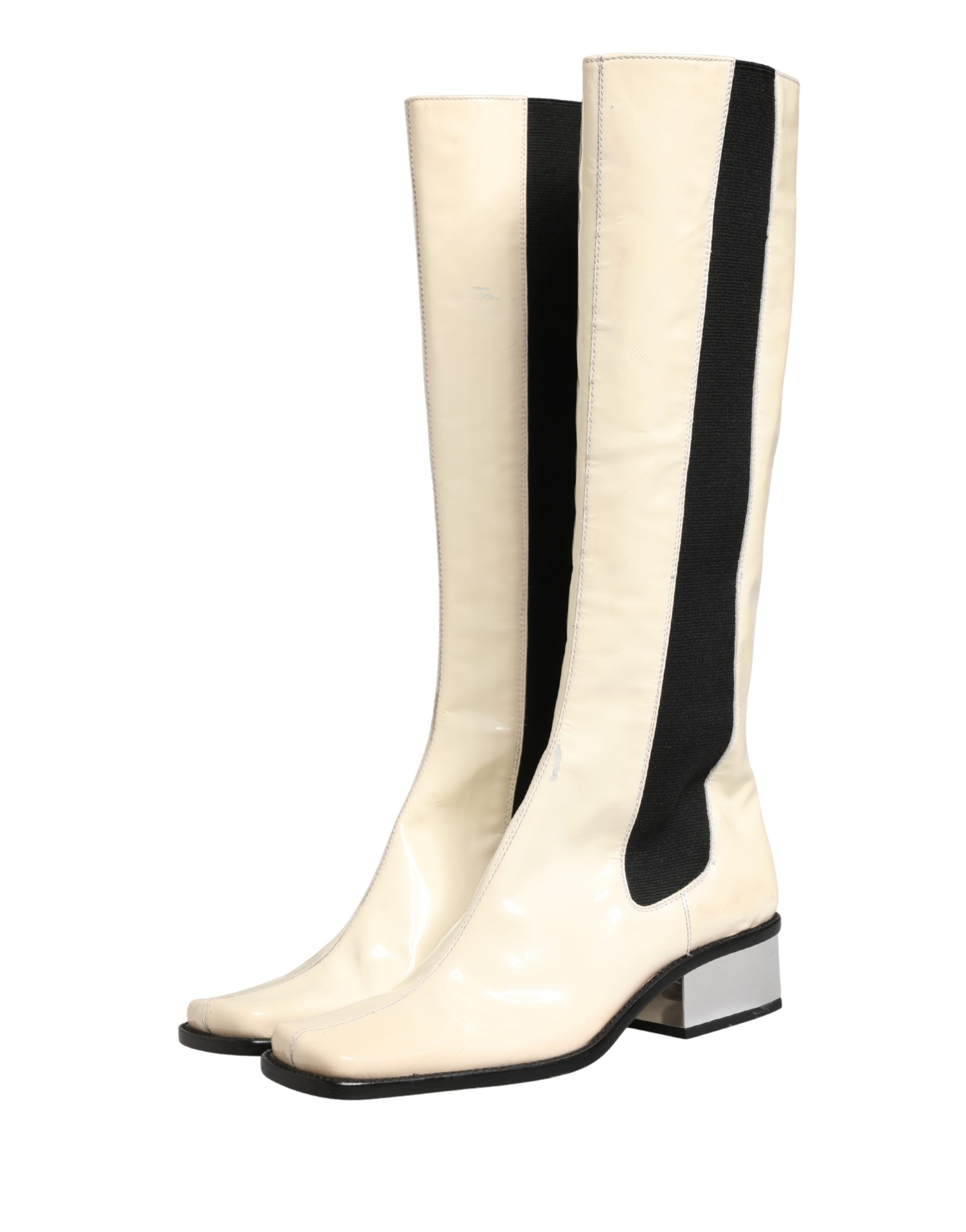 Bottes en cuir hautes pour le genou de Dolce & Gabbana, blanches et noires, chaussures élégantes et sophistiquées.