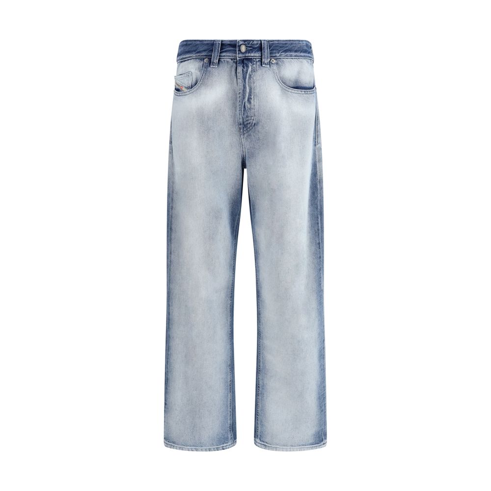 Jeans bootcut en coton bleu de la marque Diesel, vue de face, avec poches et détails classiques.
