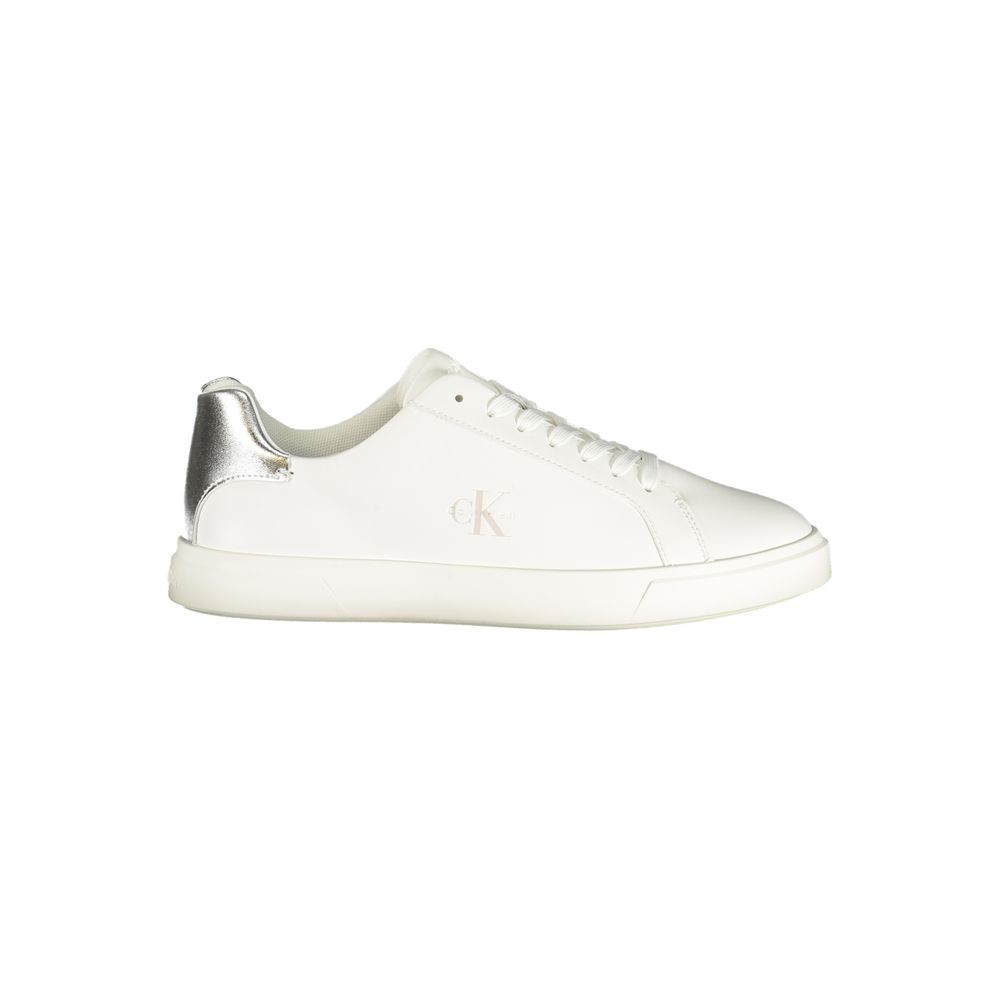 Sneakers blanches en polyuréthane pour femme de la marque Calvin Klein, style moderne et confortable.
