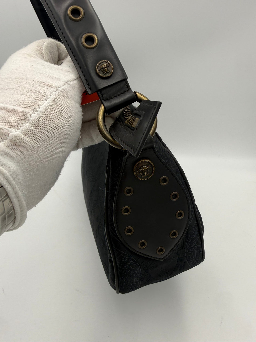 Sac à épaule Versace Medusa en jacquard avec logo emblématique, motif sophistiqué et détails élégants.