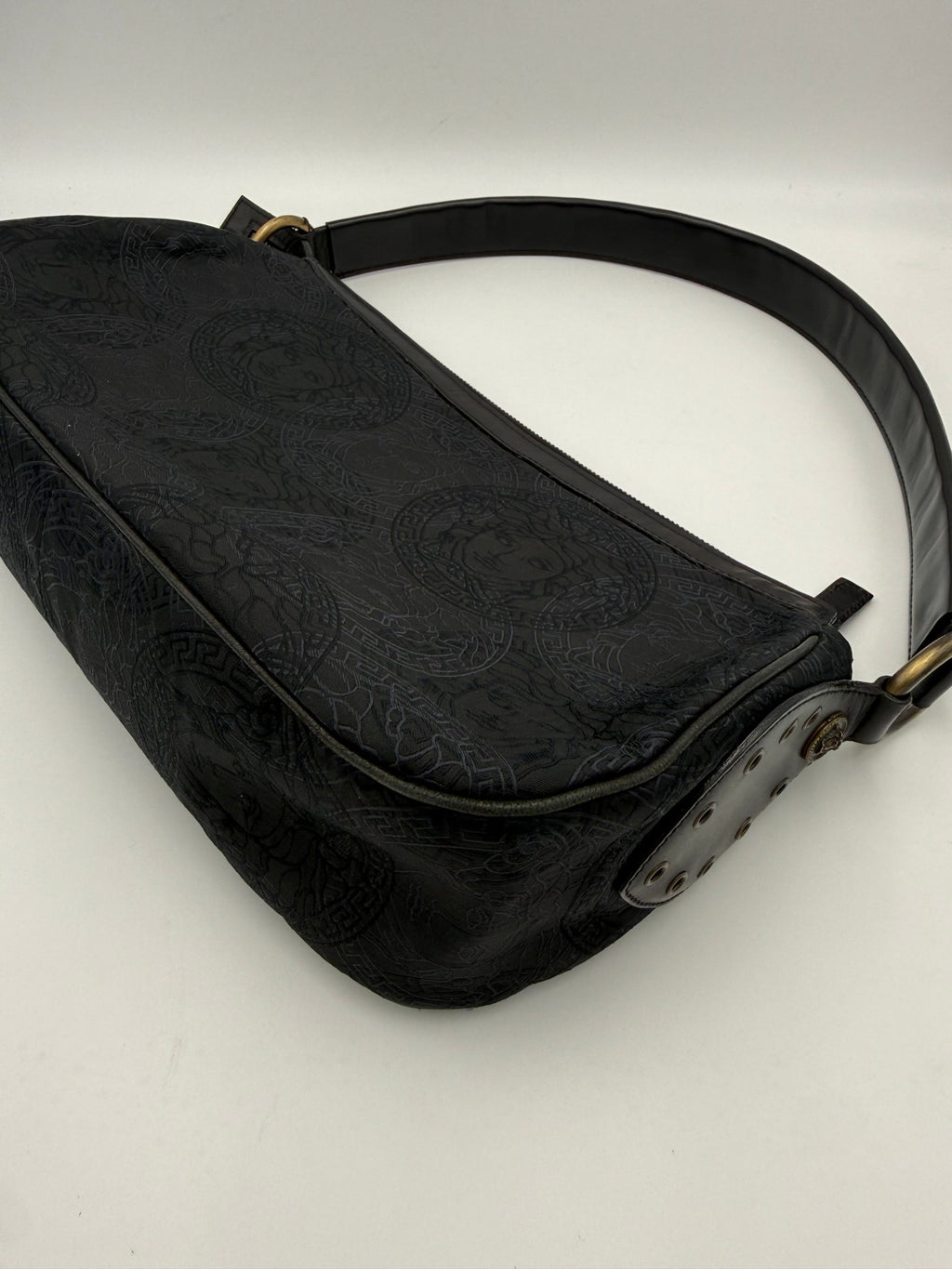Sac à épaule Versace VERSACE Medusa en jacquard avec logo emblématique, ornée de la tête de Méduse.