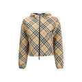 Veste longue beige en polyester de Burberry, coupe élégante et classique, portée sur un fond neutre.