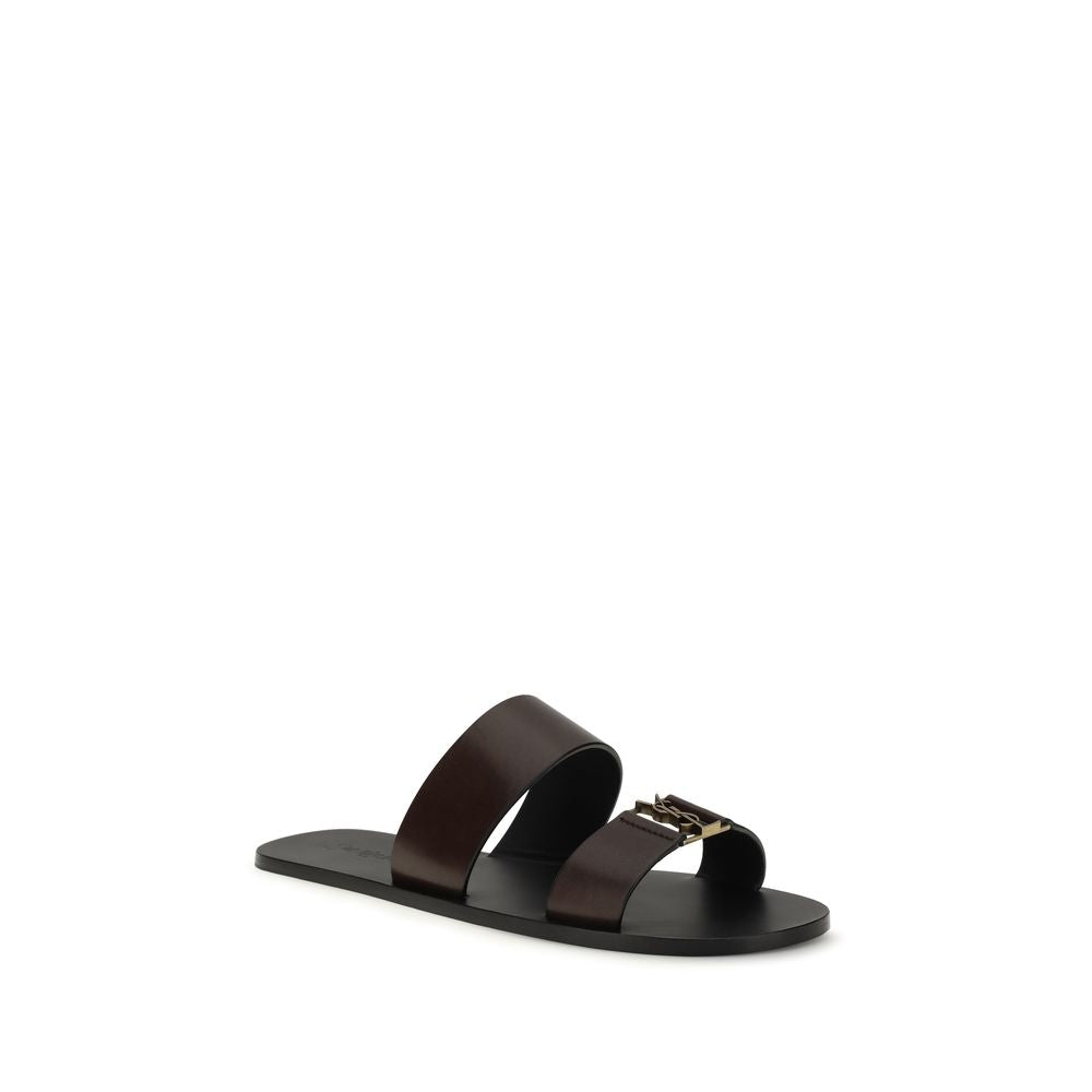 Sandales plates en cuir de veau marron de Saint Laurent, modèle Bos Taurus, visibles avec leur design élégant et confortable.