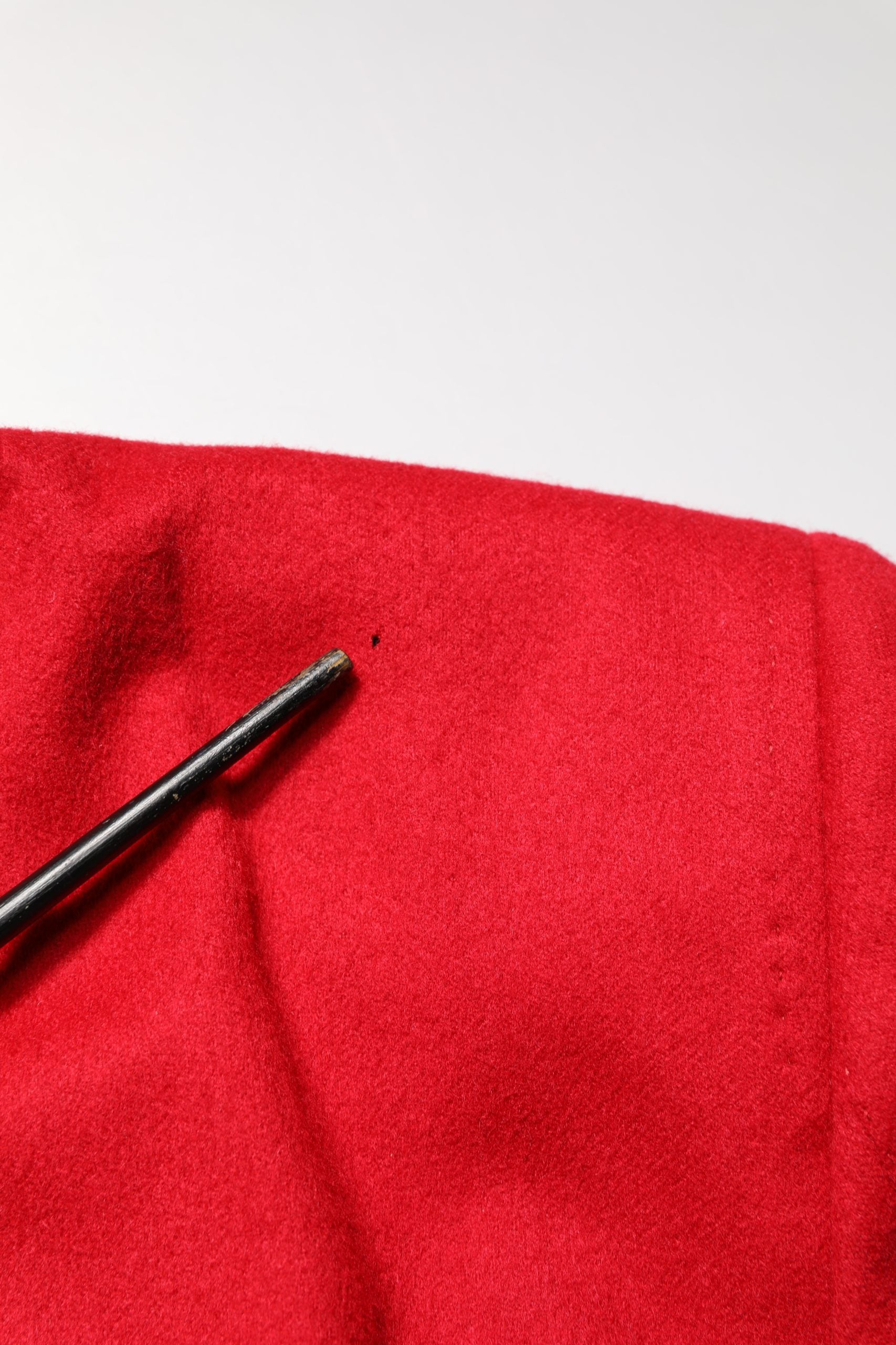 Manteau blazer en cachemire rouge Dolce & Gabbana, coupe slim fit, pour homme, détails élégants et finition soignée.