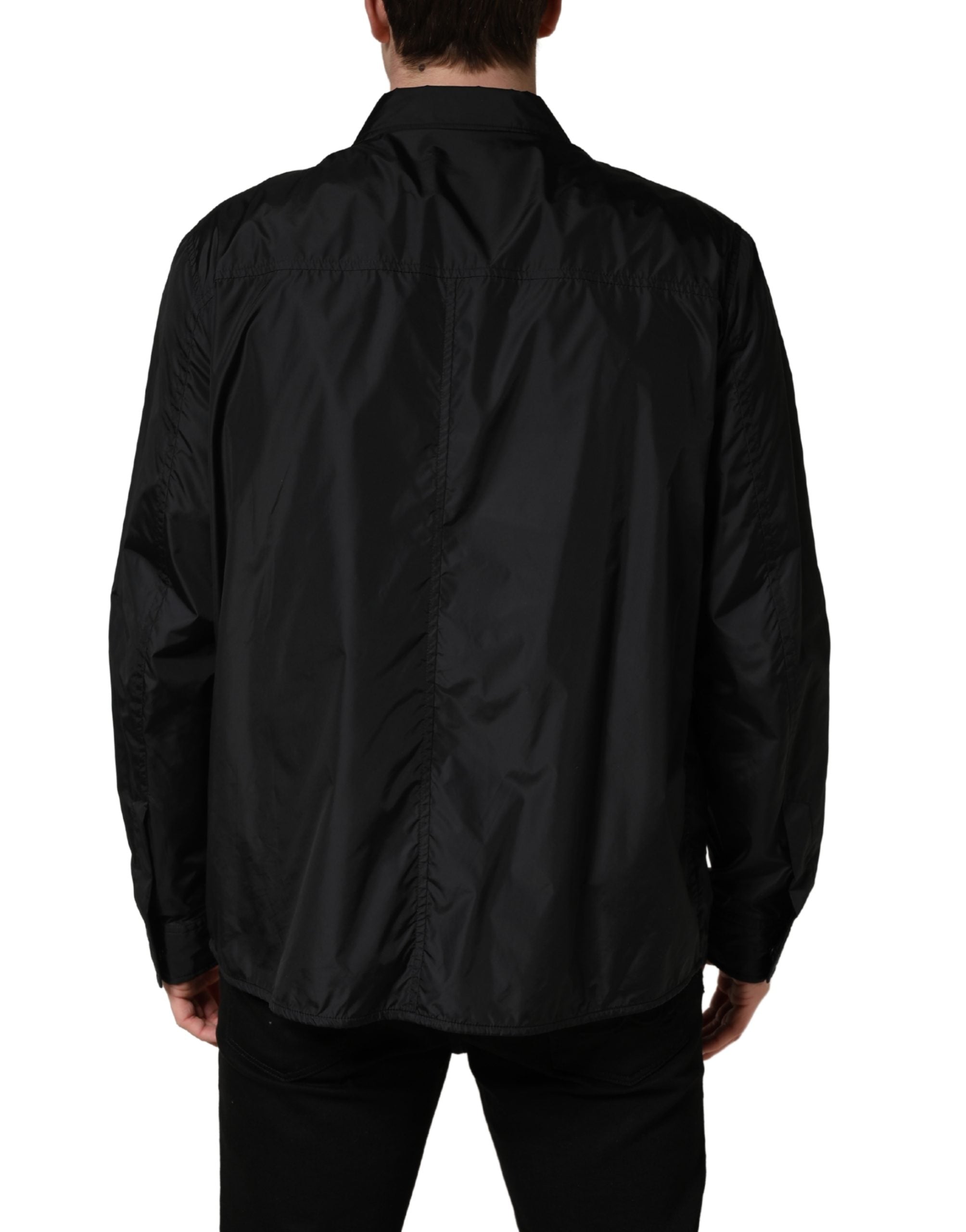 Chemise blazer noire Dolce & Gabbana à logo en plaque, manches longues, style élégant et moderne.