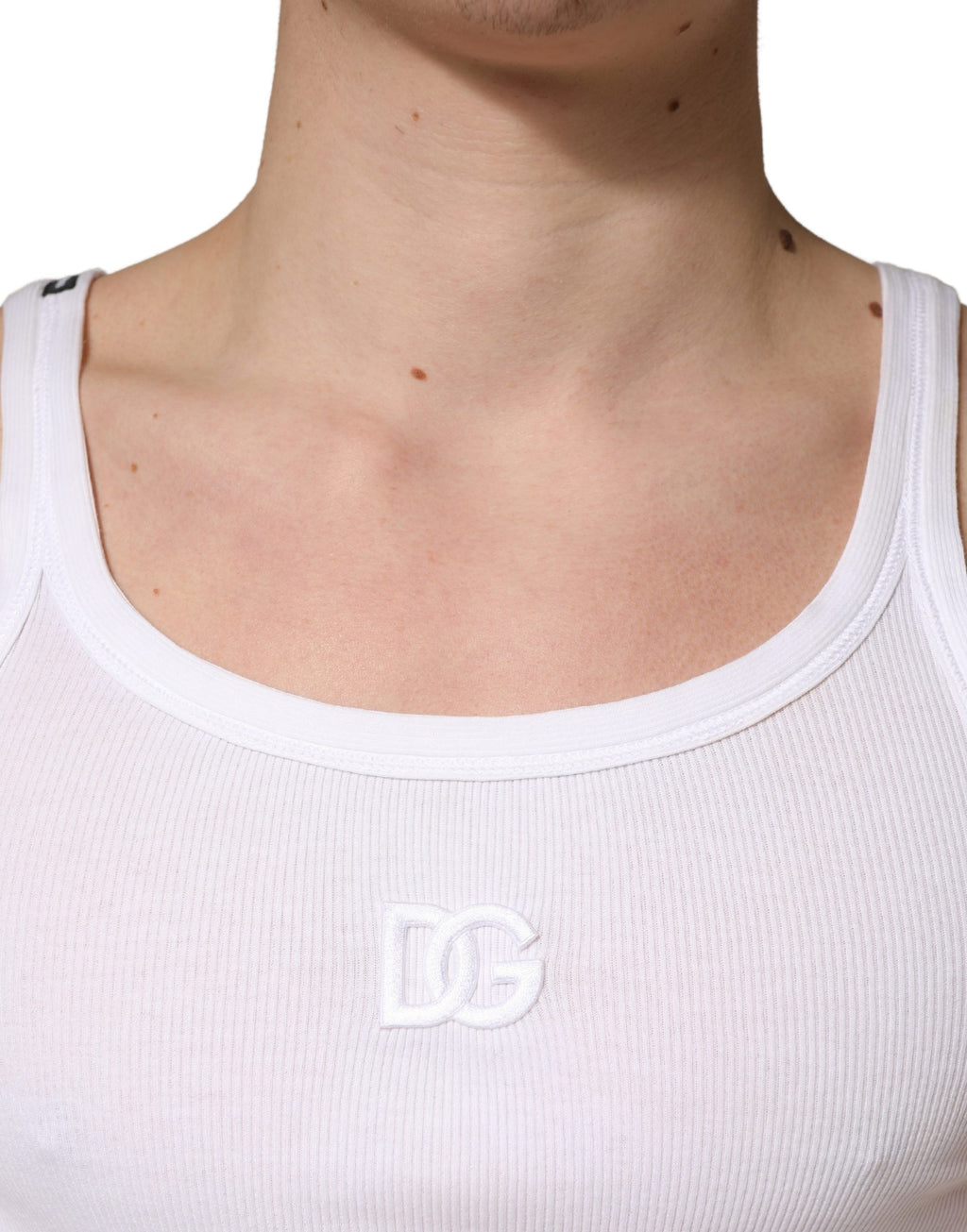 T-shirt sans manches en coton ribé blanc de Dolce & Gabbana, vue de face, doux et confortable.