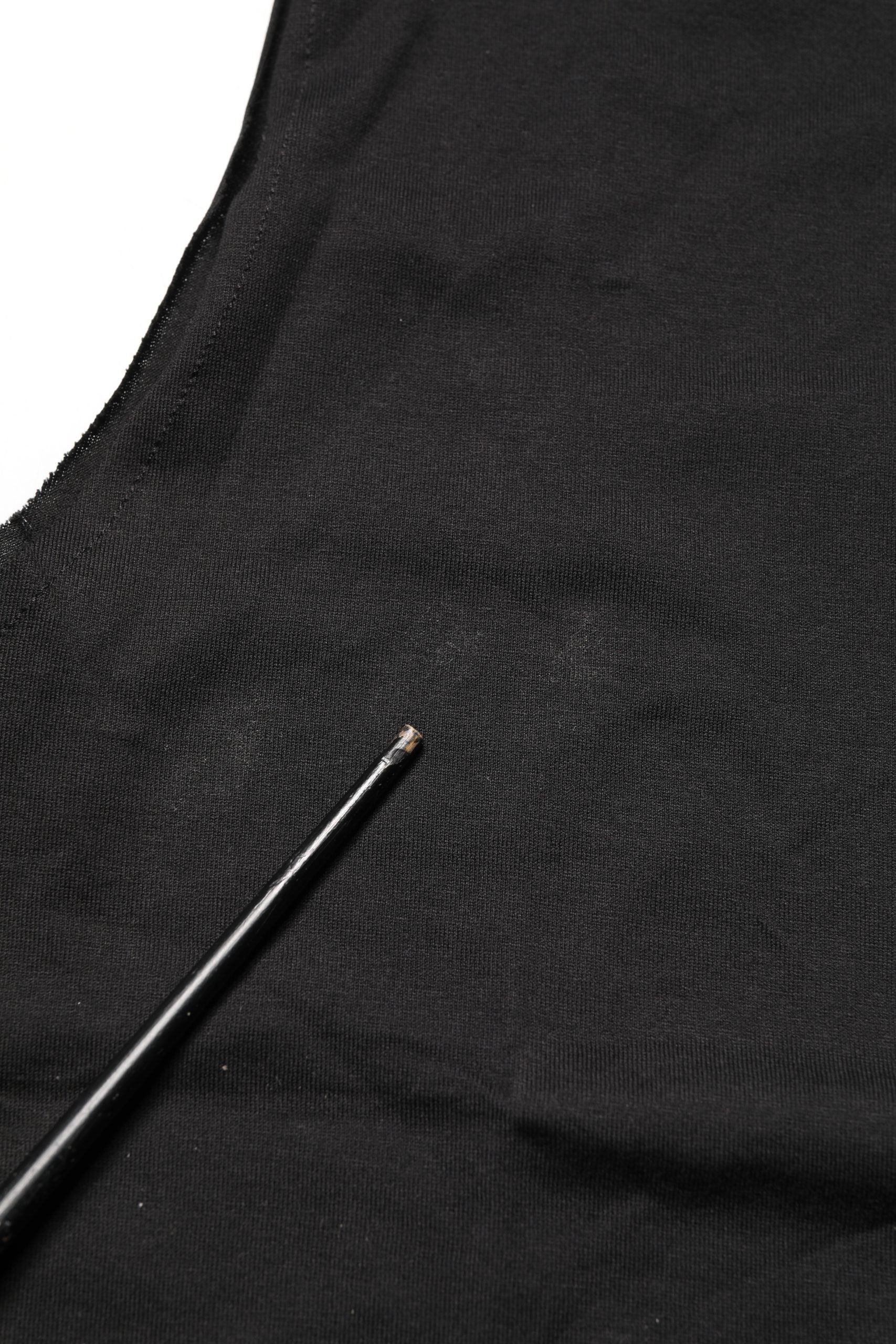 T-shirt sans manches noir Dolce & Gabbana à col ras du cou, vue front avec détails du tissu et style élégant.