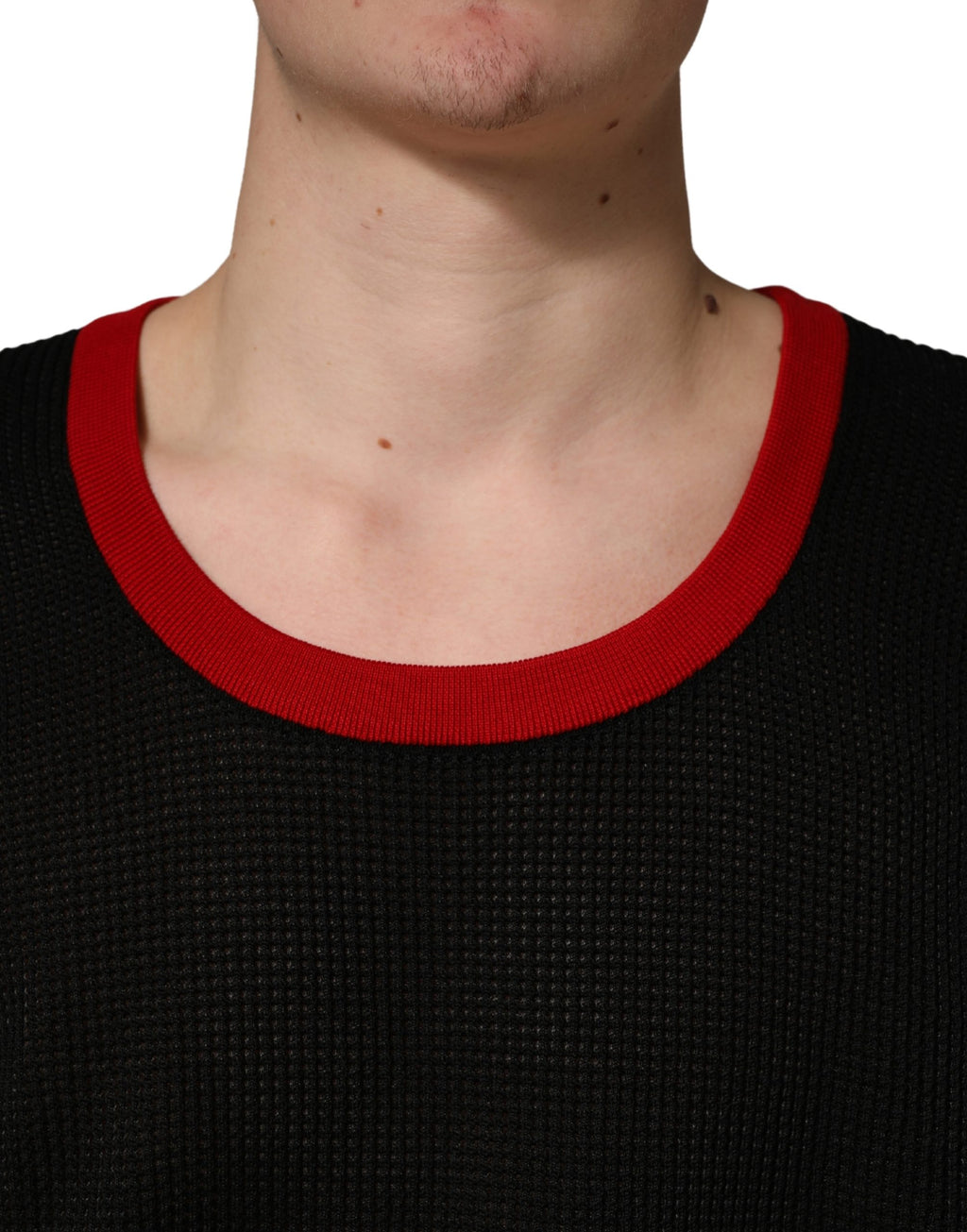 Gilet sans manches à col rond noir Dolce & Gabbana pour homme, en maille, porté sur un mannequin.