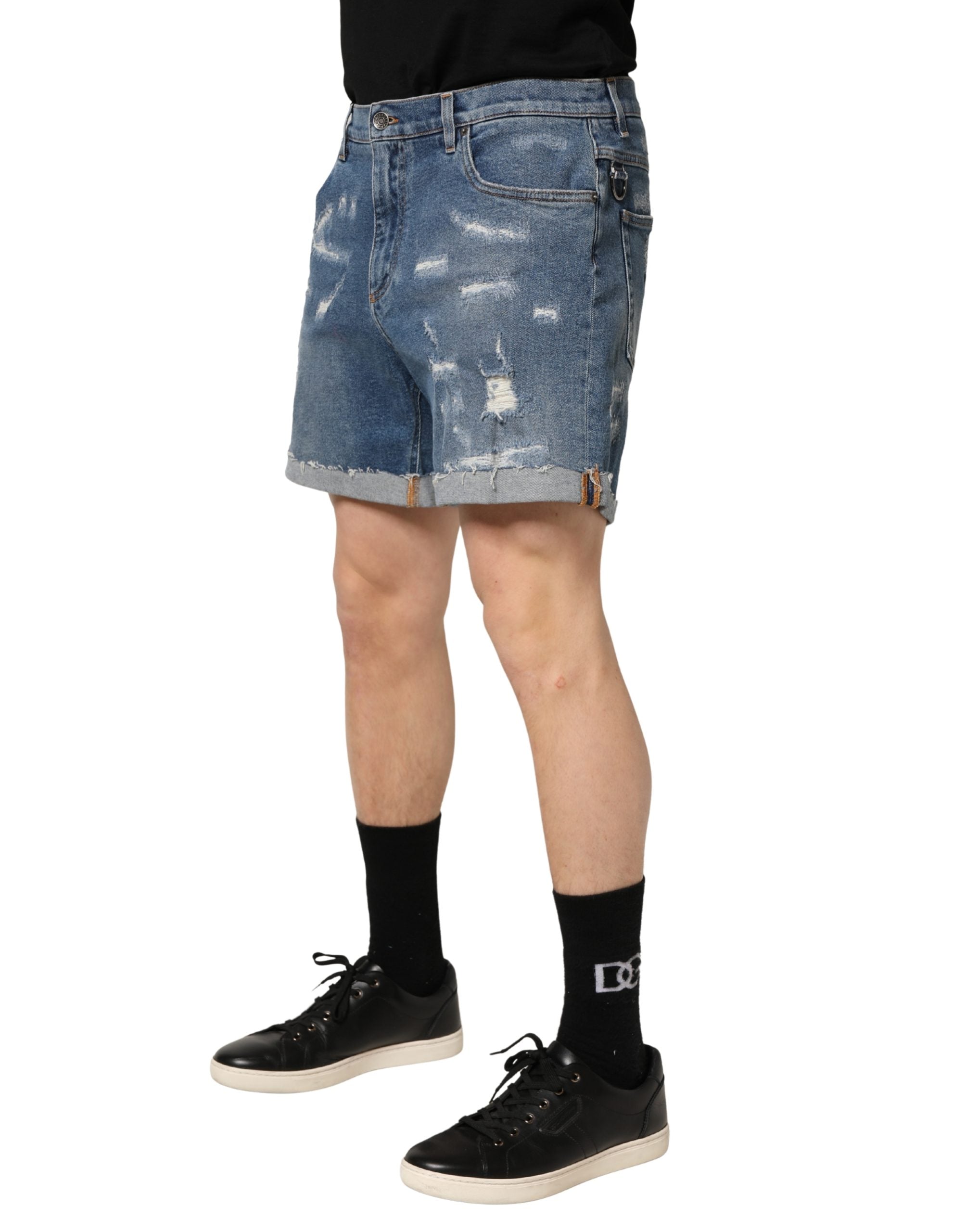 Shorts bermuda en denim bleu déchiré Dolce & Gabbana en coton, mode élégante et décontractée, visibles avec détails usés et style tendance.