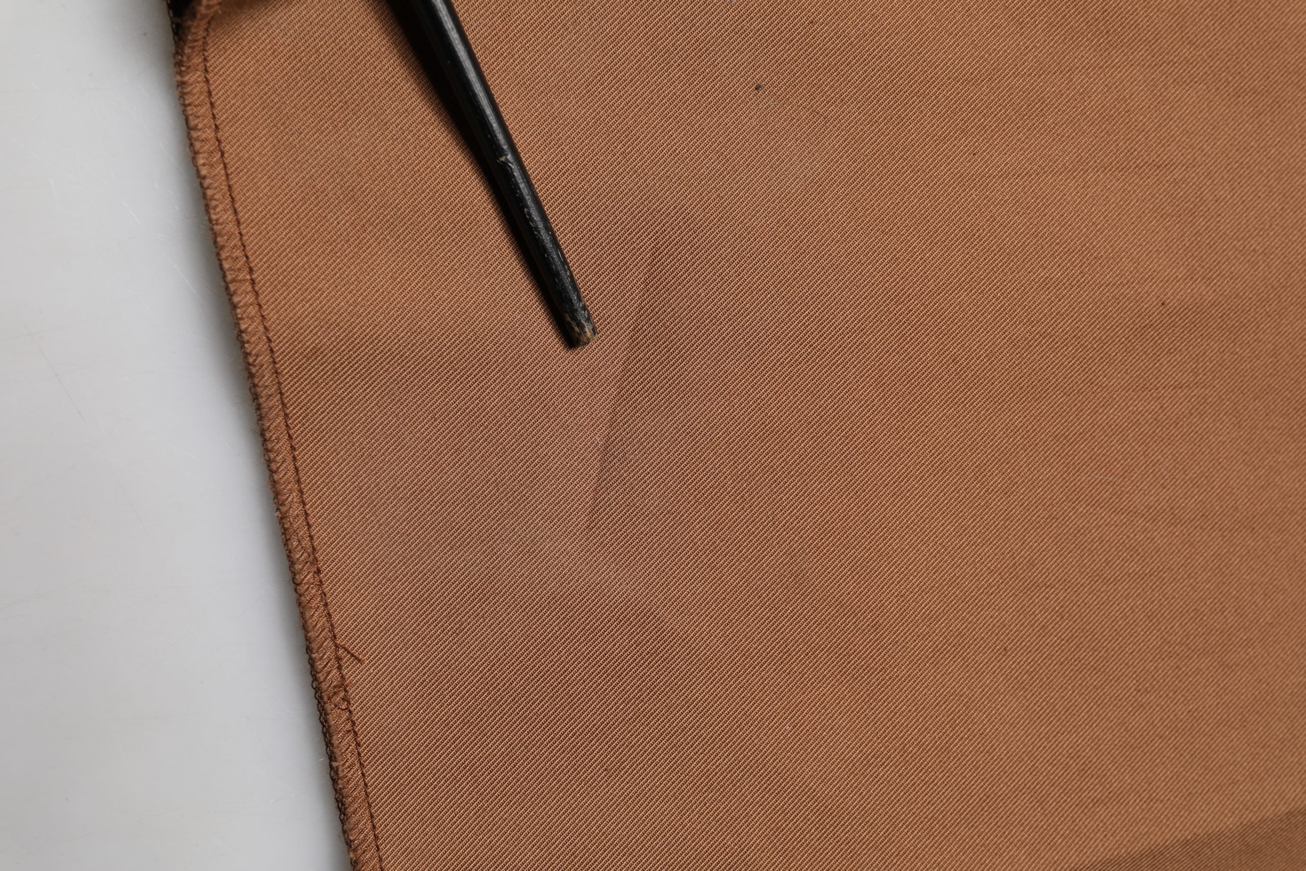 Pantalon droit pour homme en coton marron de la marque Dolce & Gabbana, pantalon élégant pour dress code formel.
