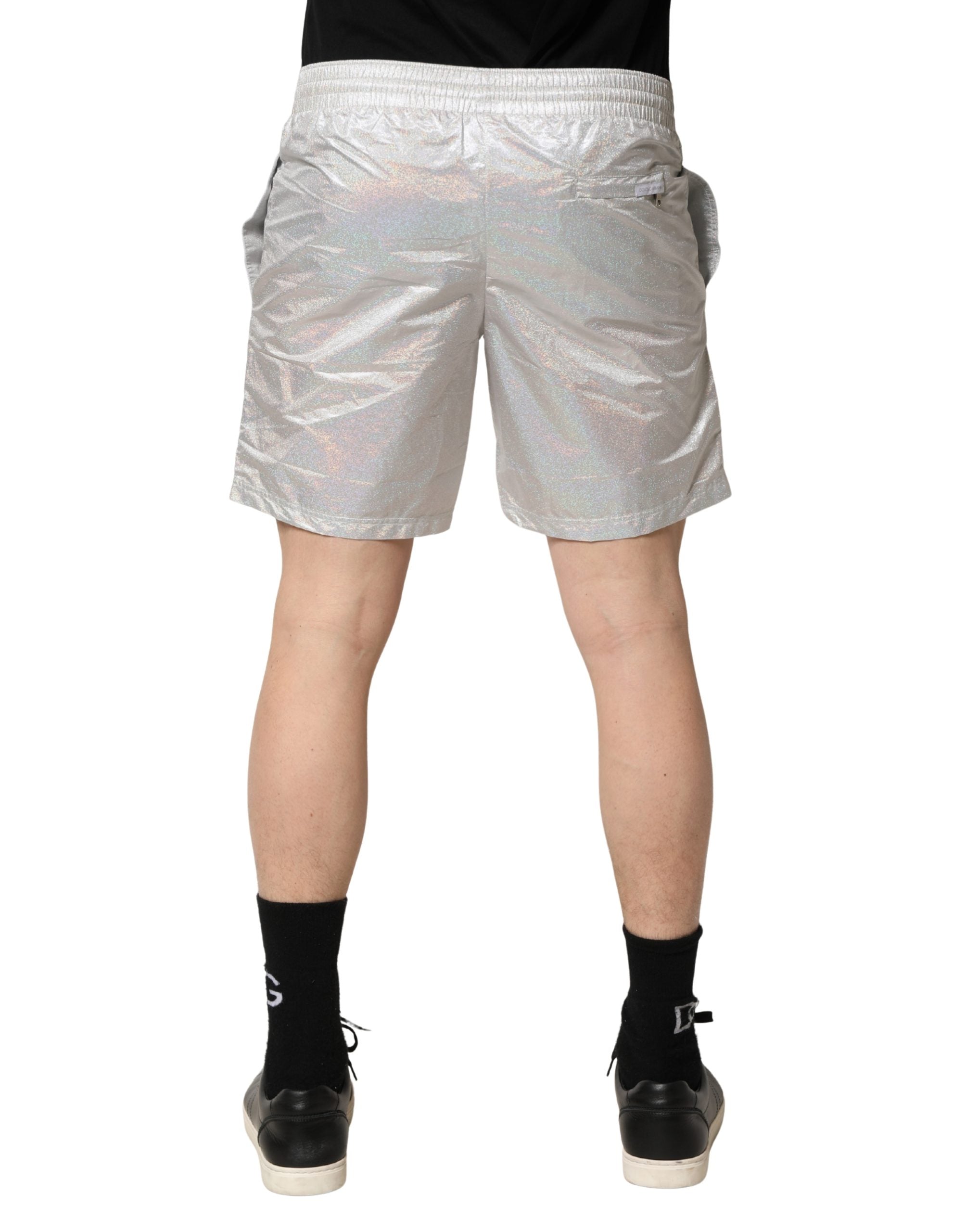Shorts de bain homme Dolce & Gabbana en polyester argenté avec cordon de serrage, style élégant et confortable.