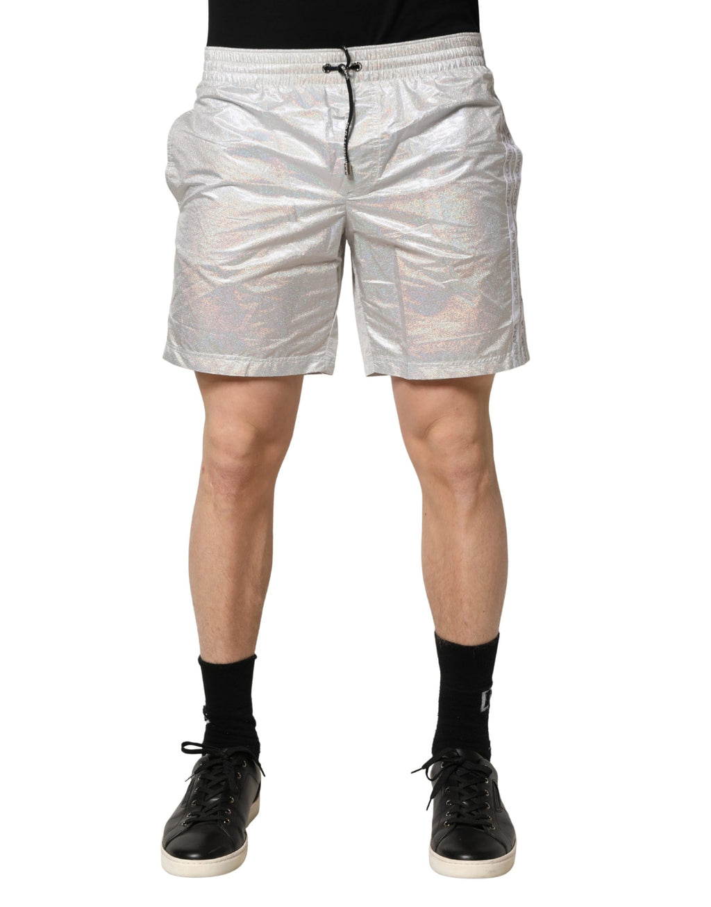 Short de bain pour homme Dolce & Gabbana en polyester argenté avec cordon de serrage, vue de face.