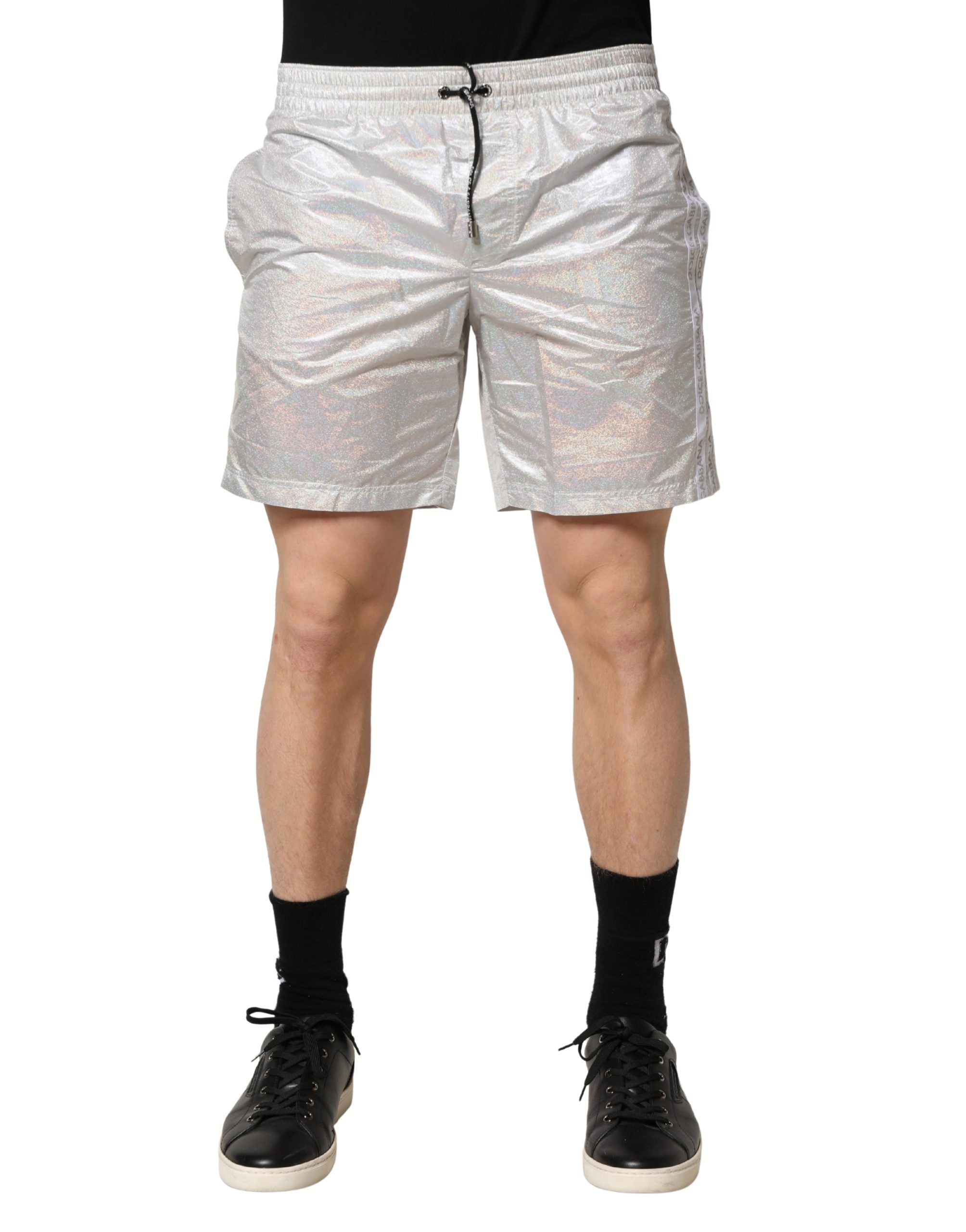 Short de bain pour homme Dolce & Gabbana en polyester argenté avec cordon de serrage, vue de face.