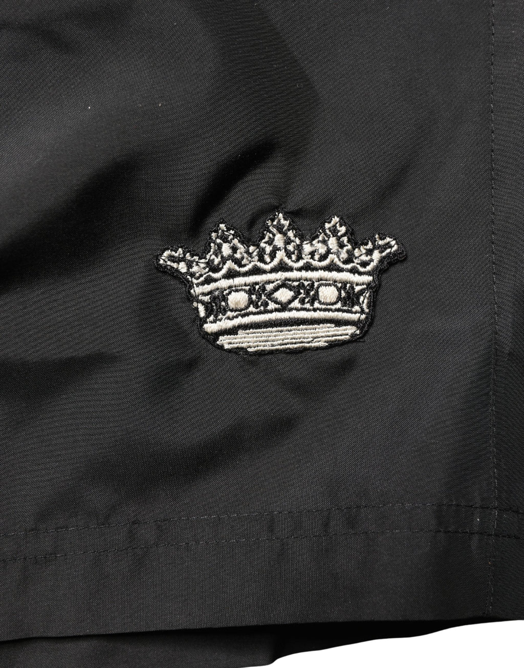 Shorts de bain homme Dolce & Gabbana en polyester noir avec cordon de serrage, style décontracté et moderne.