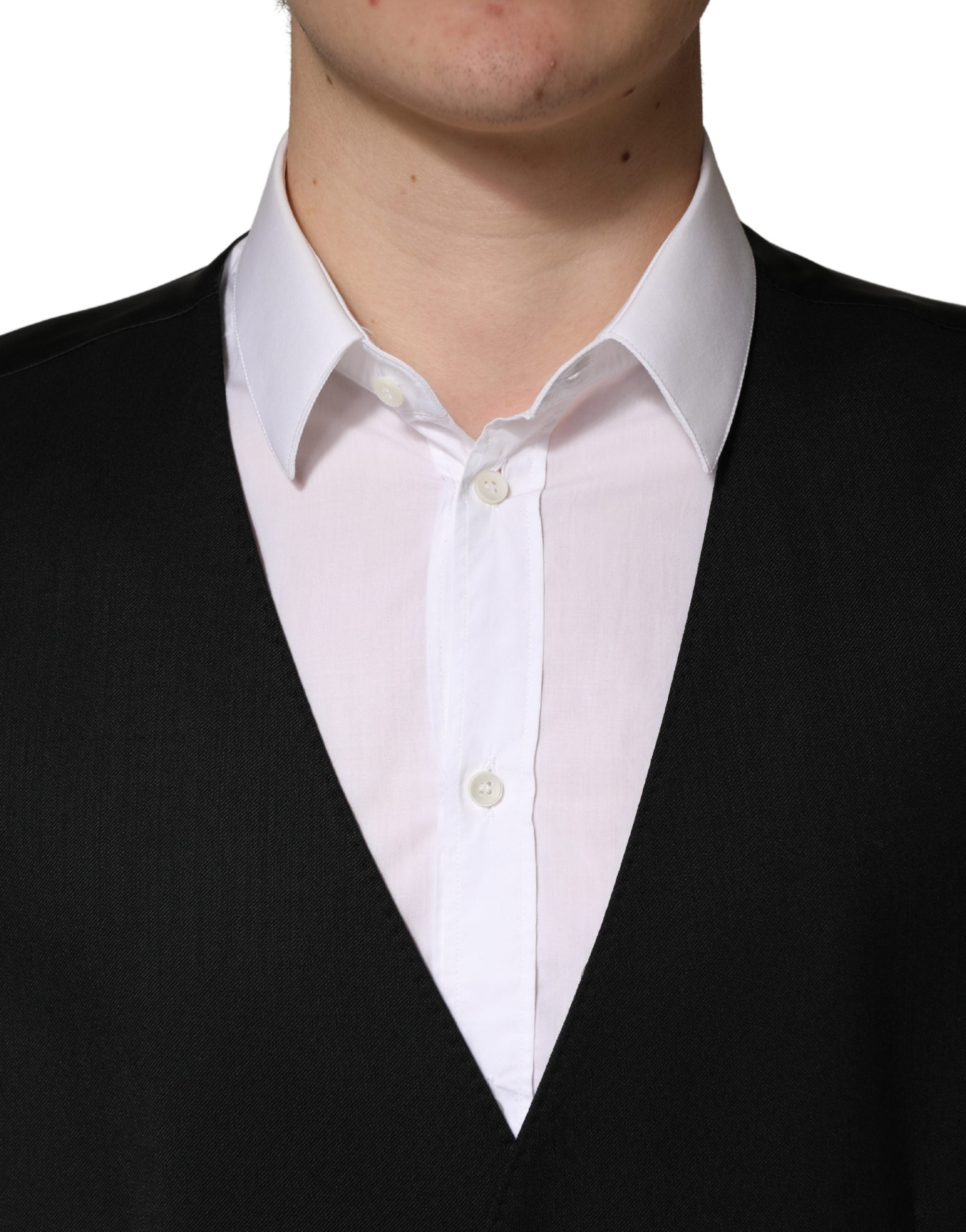 Gilet homme en laine noire Dolce & Gabbana à double boutonnage, style élégant et classique, visible avec détails de couture.