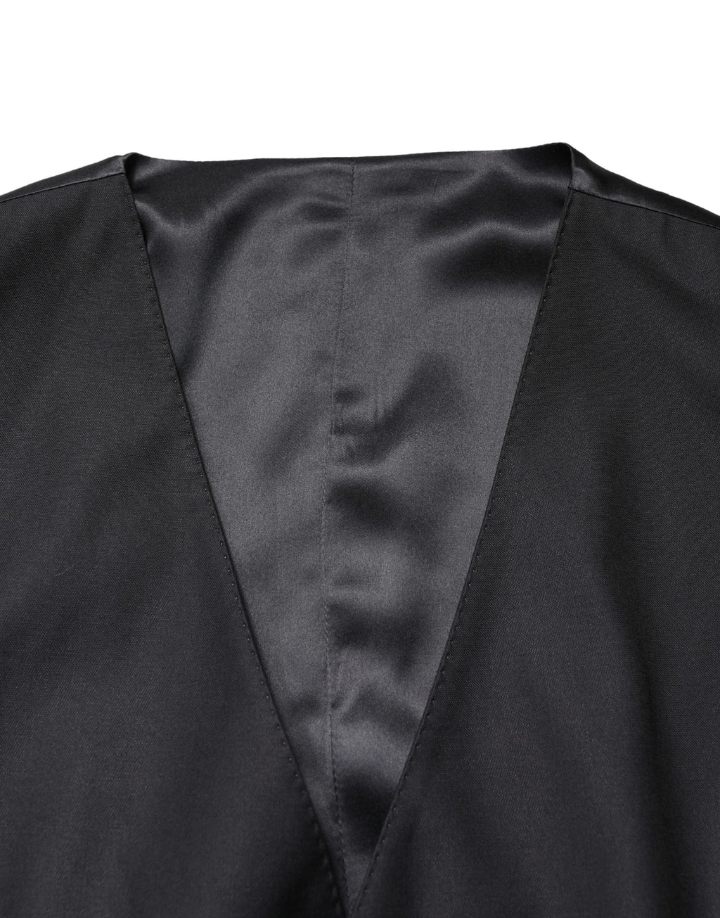 Gilet homme Dolce & Gabbana en laine noire, à simple boutonnage, élégant et classique, porté sur un fond neutre.