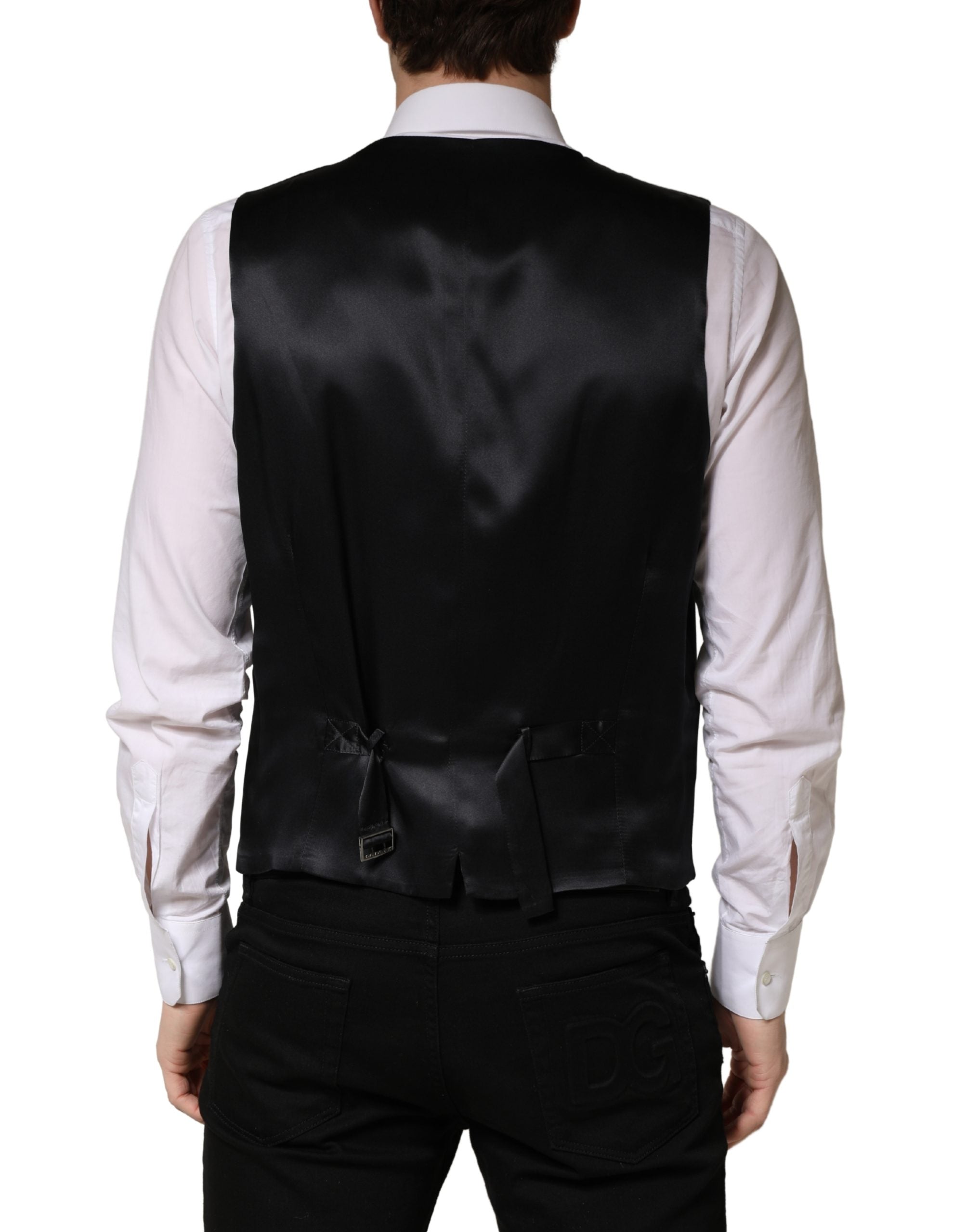 Gilet homme en laine noire Dolce & Gabbana, à simple boutonnage, porté sur un mannequin.