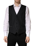 Gilet homme noir en laine Dolce & Gabbana à simple boutonnage, ajusté et élégant, porté sur un mannequin.