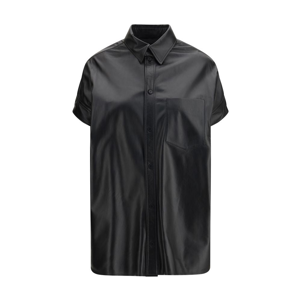 Chemise à manches courtes Balenciaga en laine d'agneau noire, détails modernes et élégants, vue de face.
