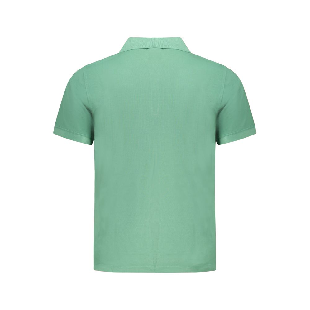 Chemise polo pour homme Pepe Jeans en coton biologique vert, tissu doux et confortable, avec col et boutons.