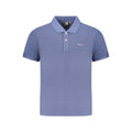 Polo homme en coton biologique bleu de la marque Pepe Jeans, veste classique avec col et boutons, porté par un mannequin.