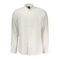 Chemise homme en coton blanc de la marque Hugo Boss, col classique et manches longues, vue de face.